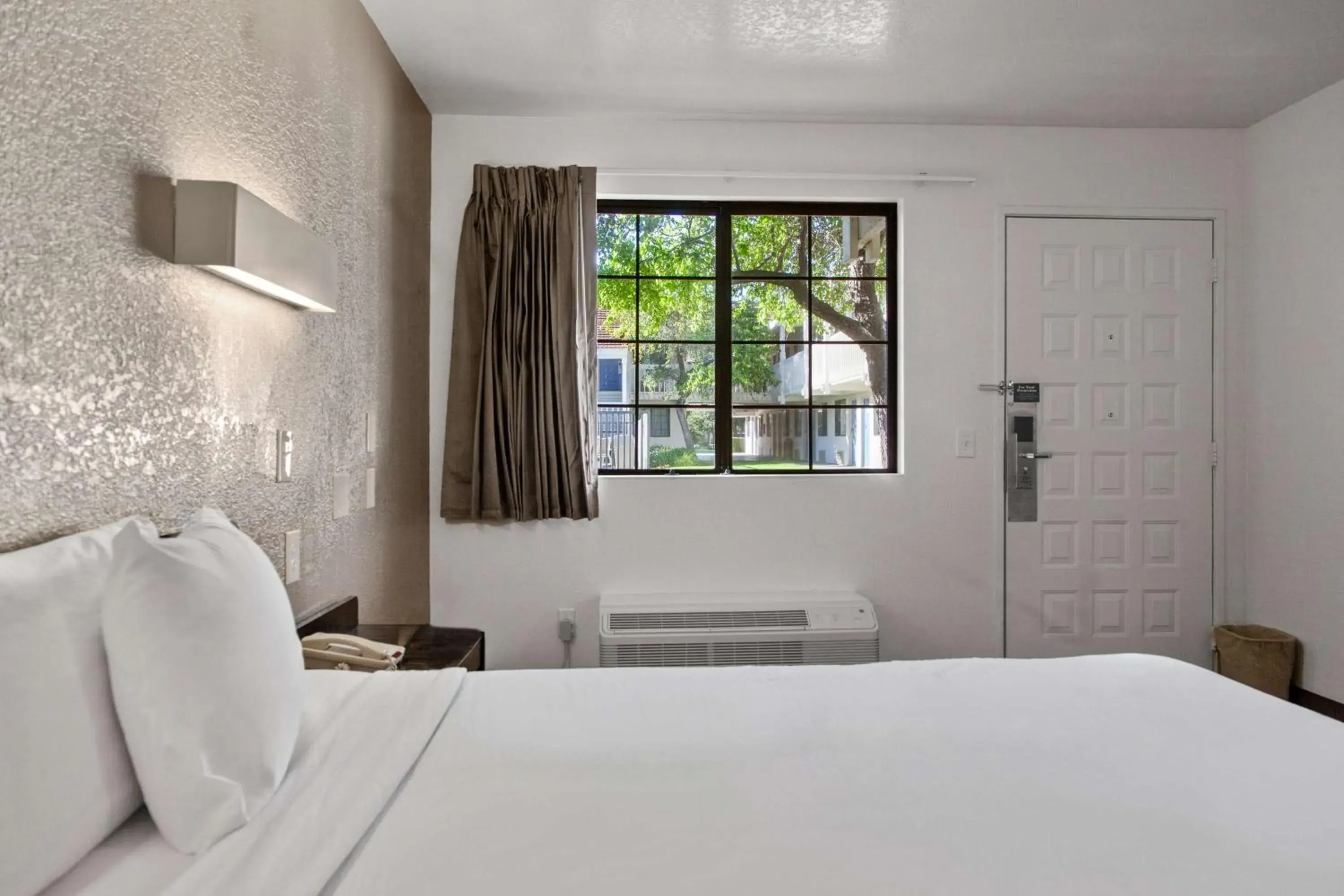 Queen Room - Disability Access - Roll in Shower in Motel 6-San Luis Obispo, CA - South Queen Room - Disability Access - Roll in Shower in Motel 6-San Luis Obispo, CA - South