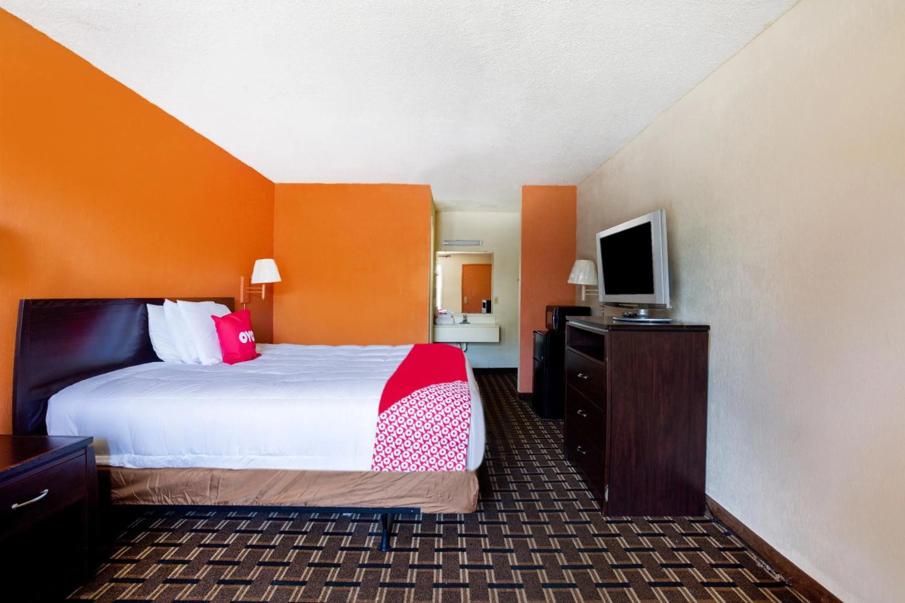 Bedroom, Bed in OYO Hotel Pensacola I-10 & Hwy 29