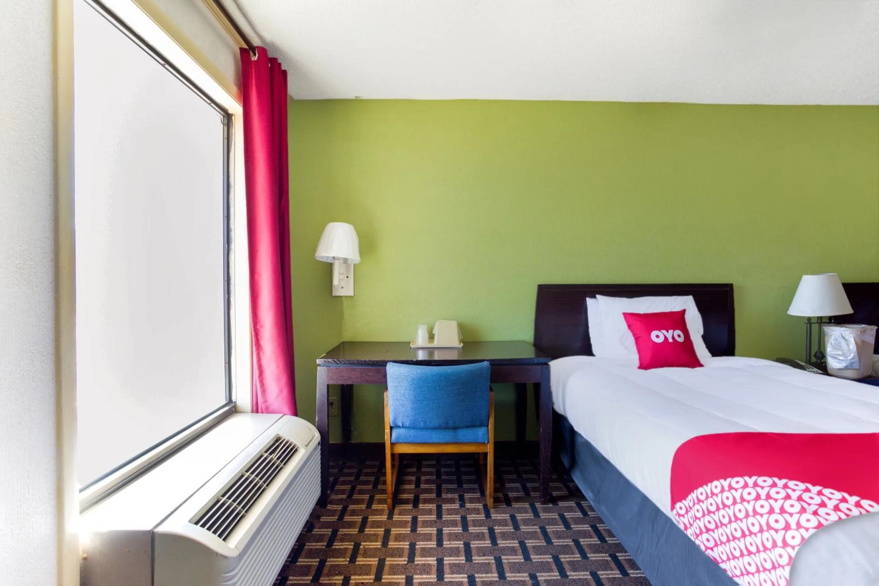 Bedroom, Bed in OYO Hotel Pensacola I-10 & Hwy 29