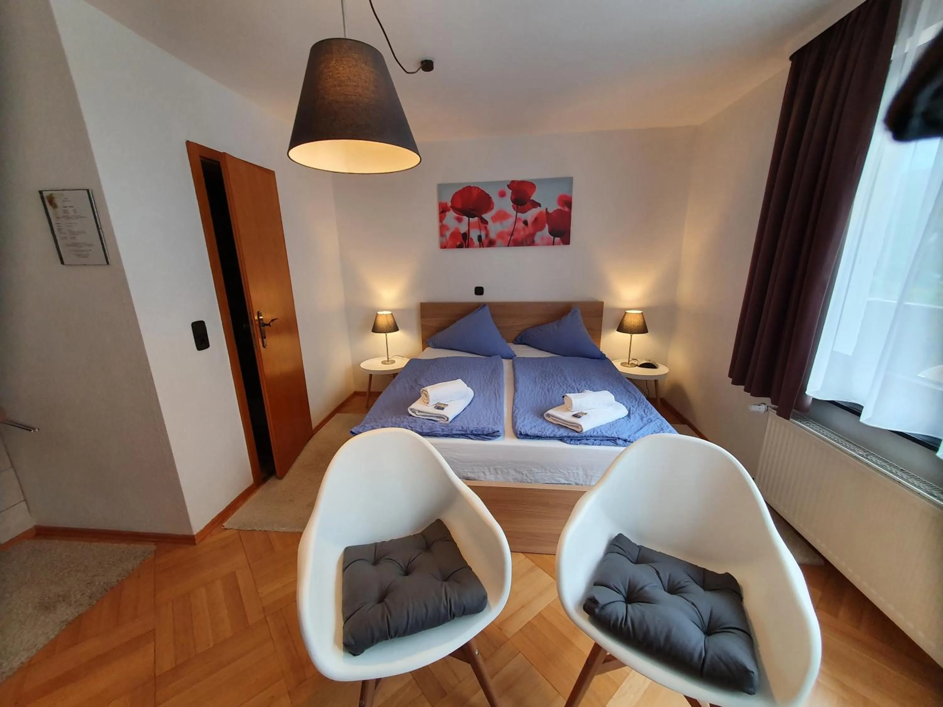 Guests, Bed in Grüner Baum