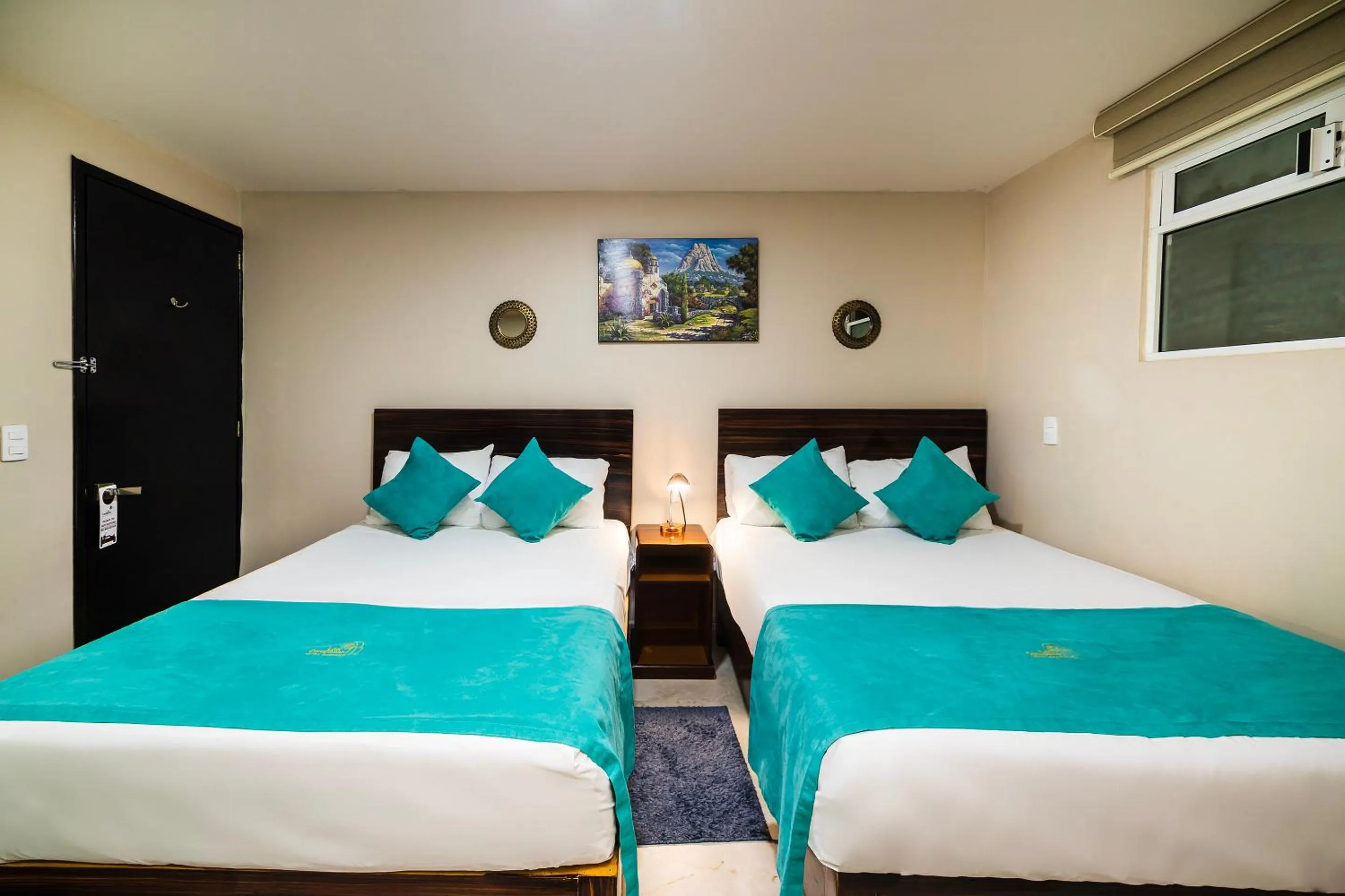 Shower, Bed in Hotel Boutique Las Campanas