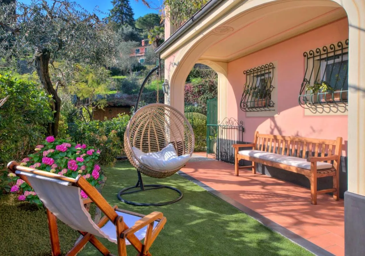 Garden in Villa Mares - sea view, free garage