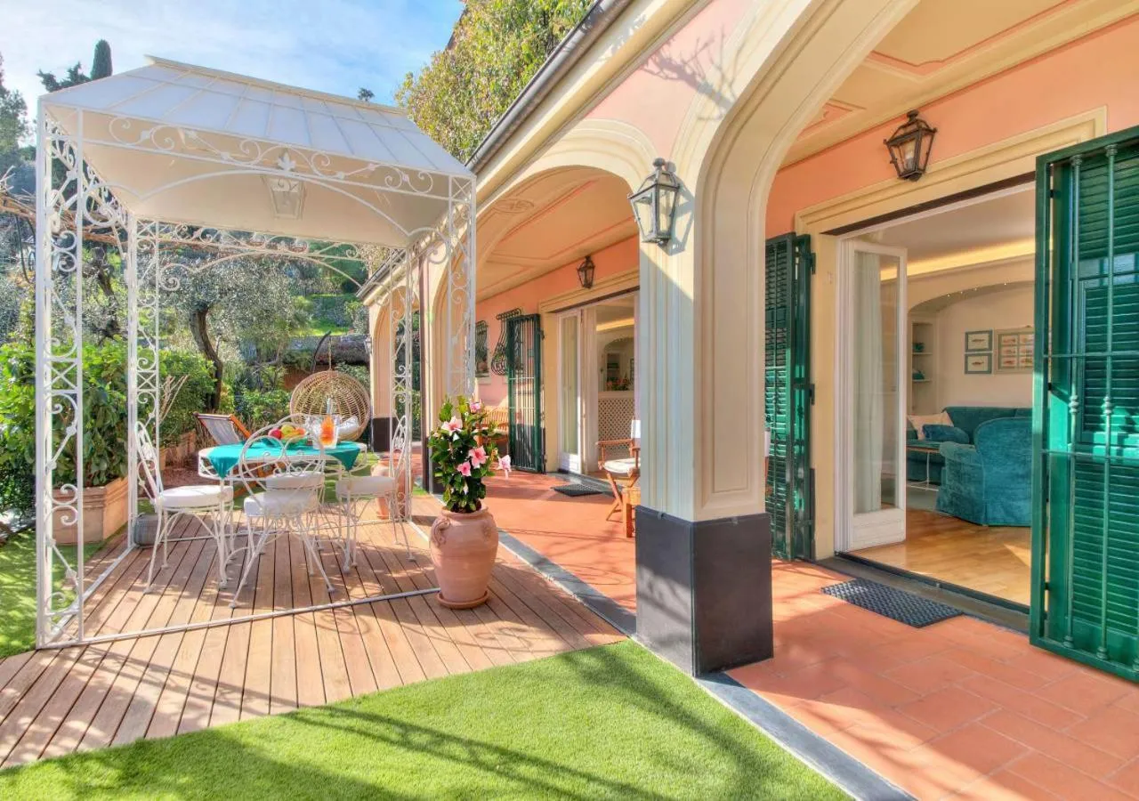 Garden in Villa Mares - sea view, free garage