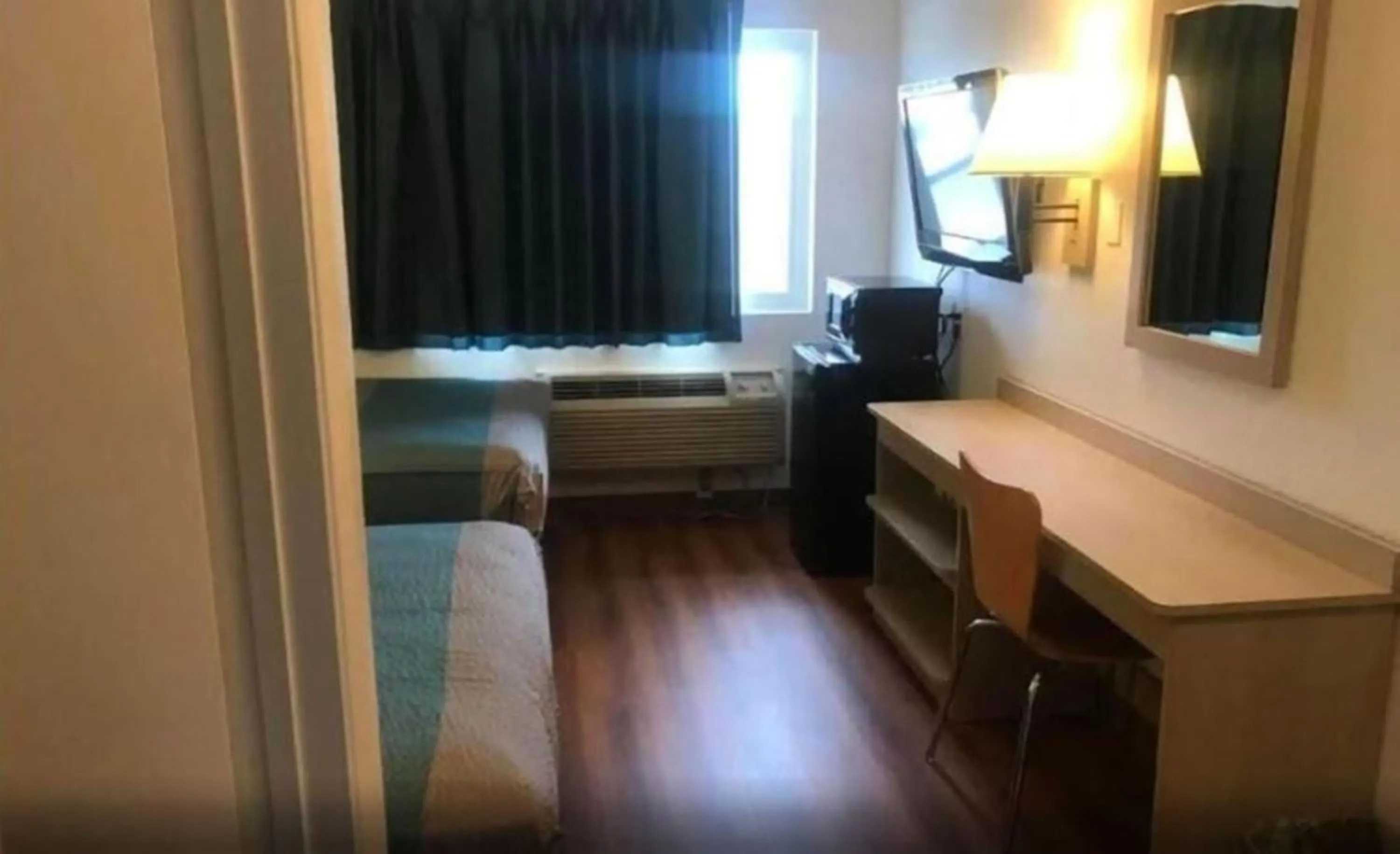 TV and multimedia, Bed in Motel 6-Spokane, WA - West
