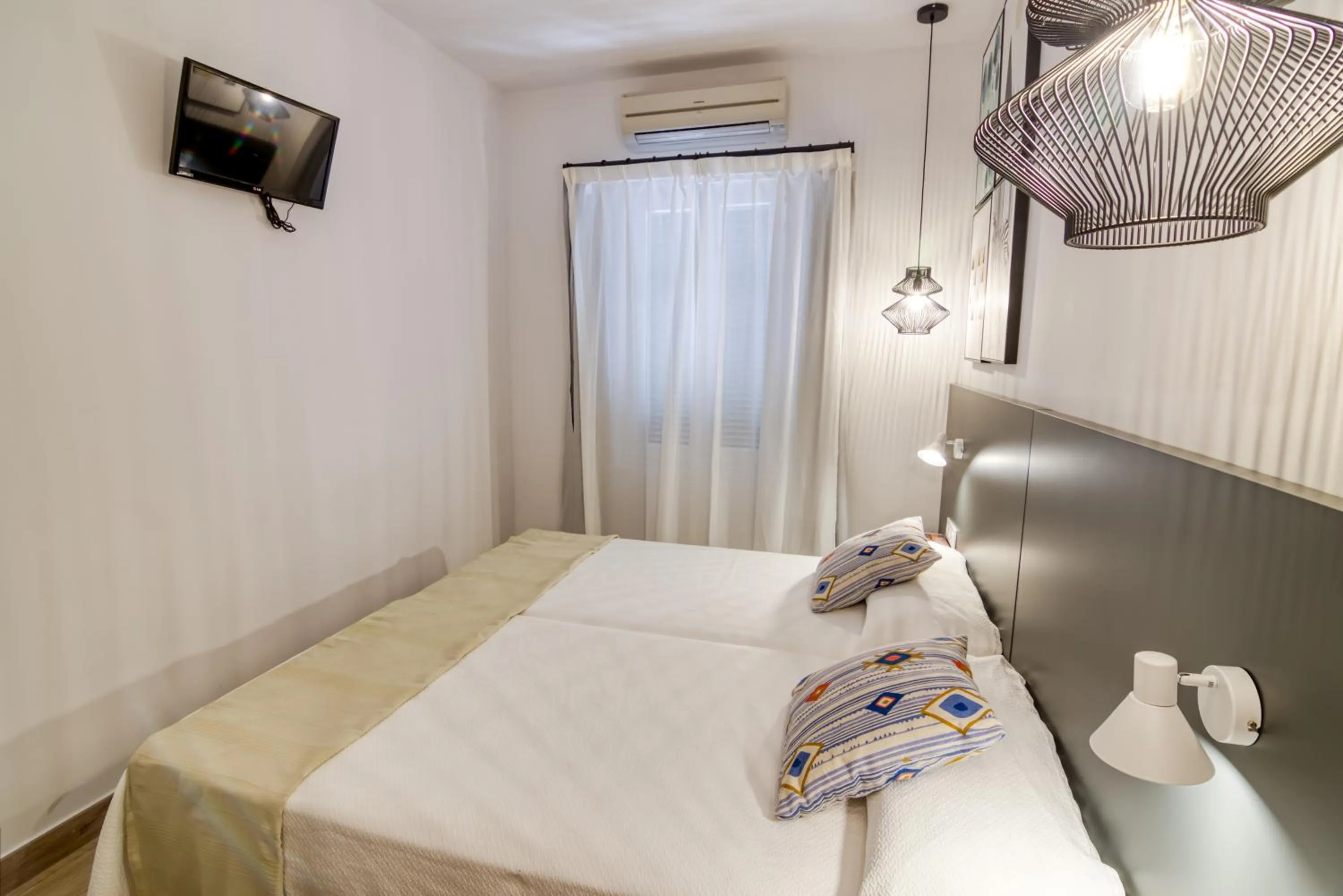 Bedroom, Bed in Hostal La Isla