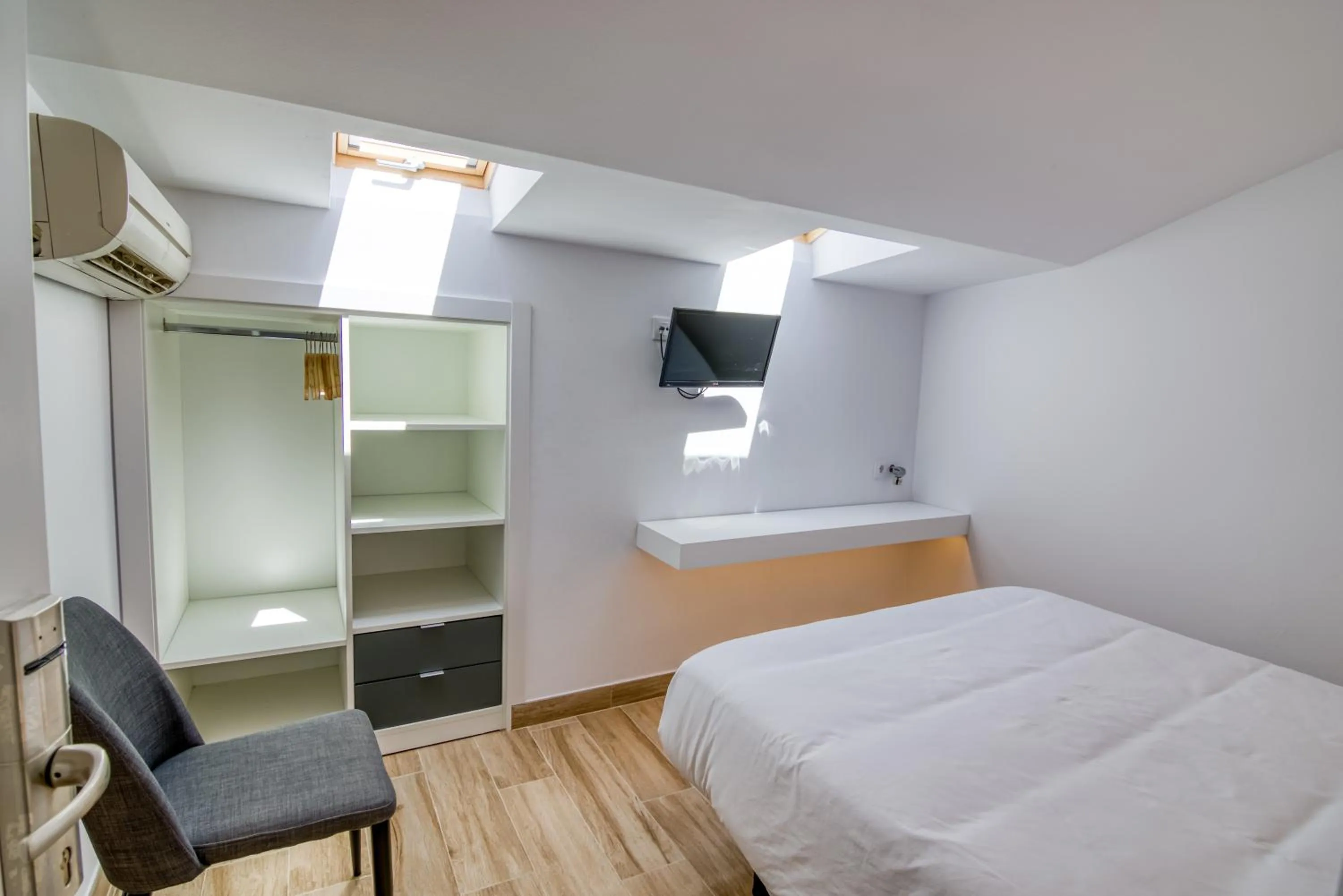 Bedroom, Bed in Hostal La Isla