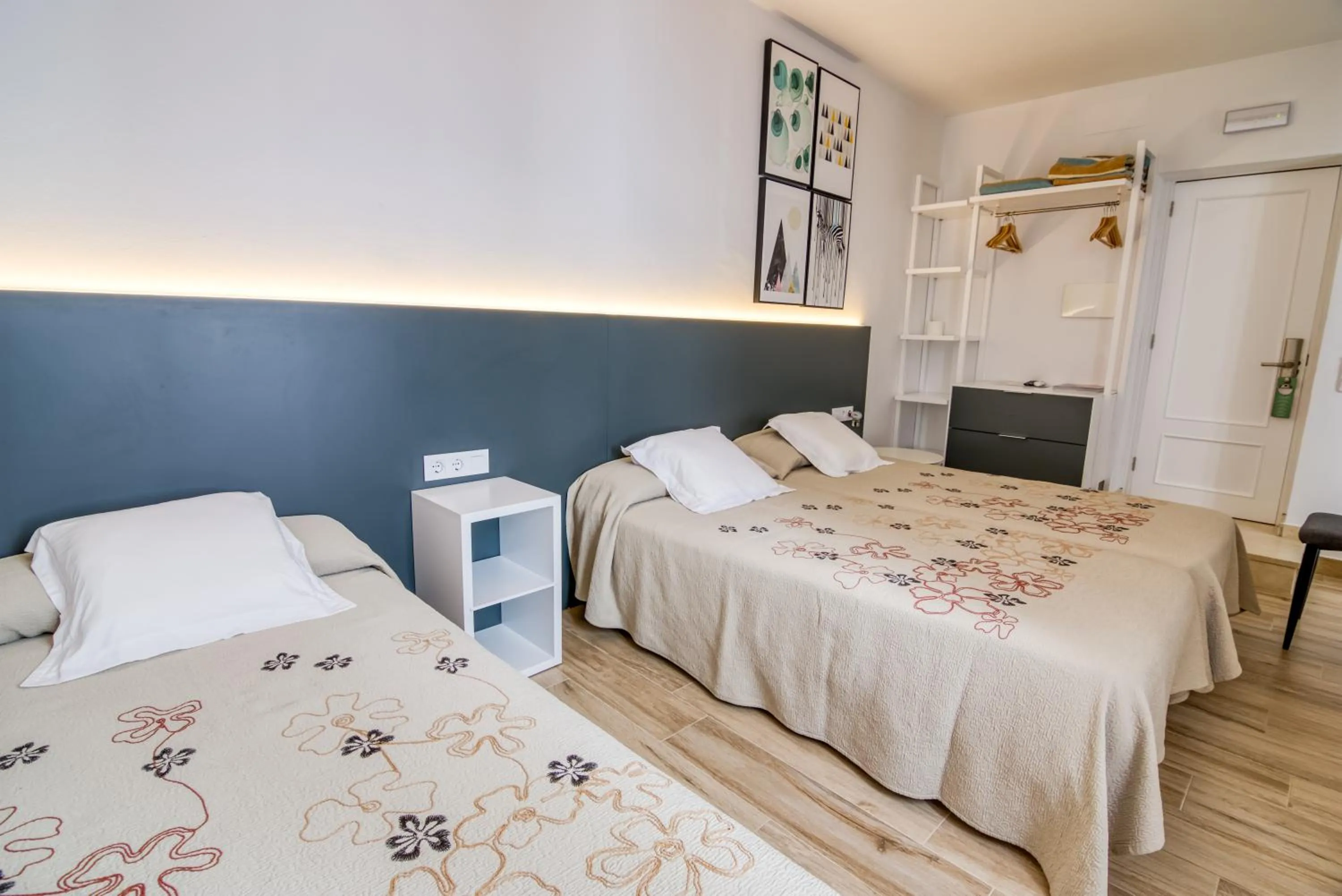 Bedroom, Bed in Hostal La Isla