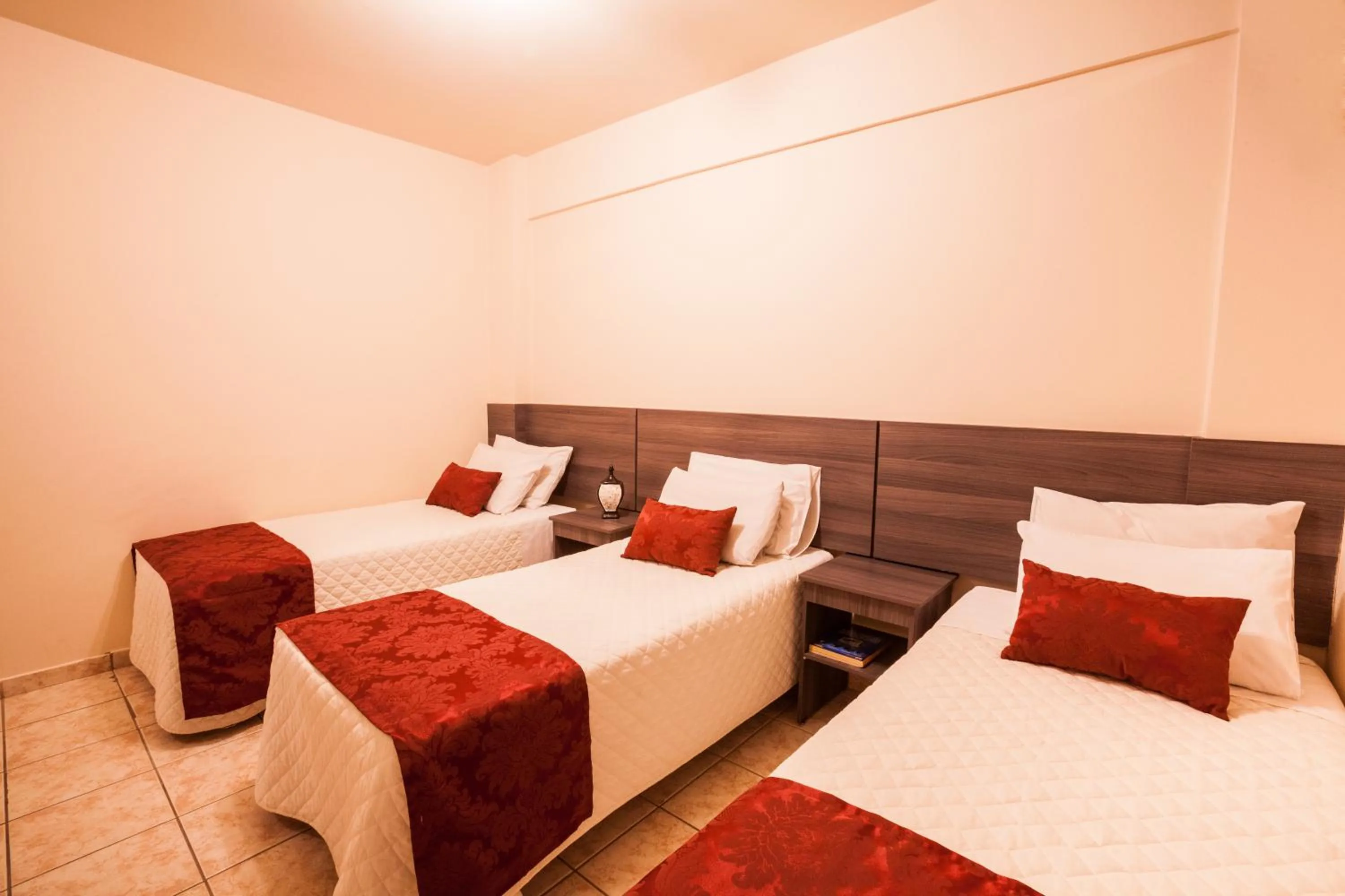 Bed in Oft Garden hotel