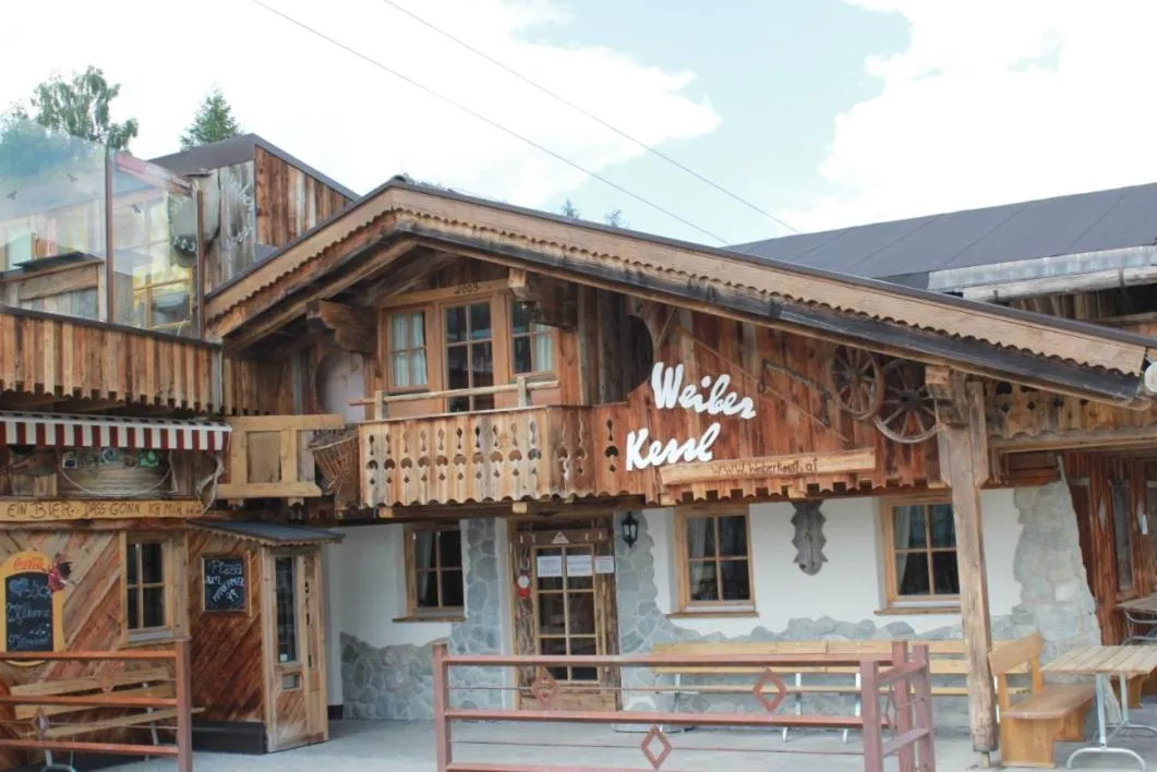 Restaurant/places to eat in Apart Hotel Ideal