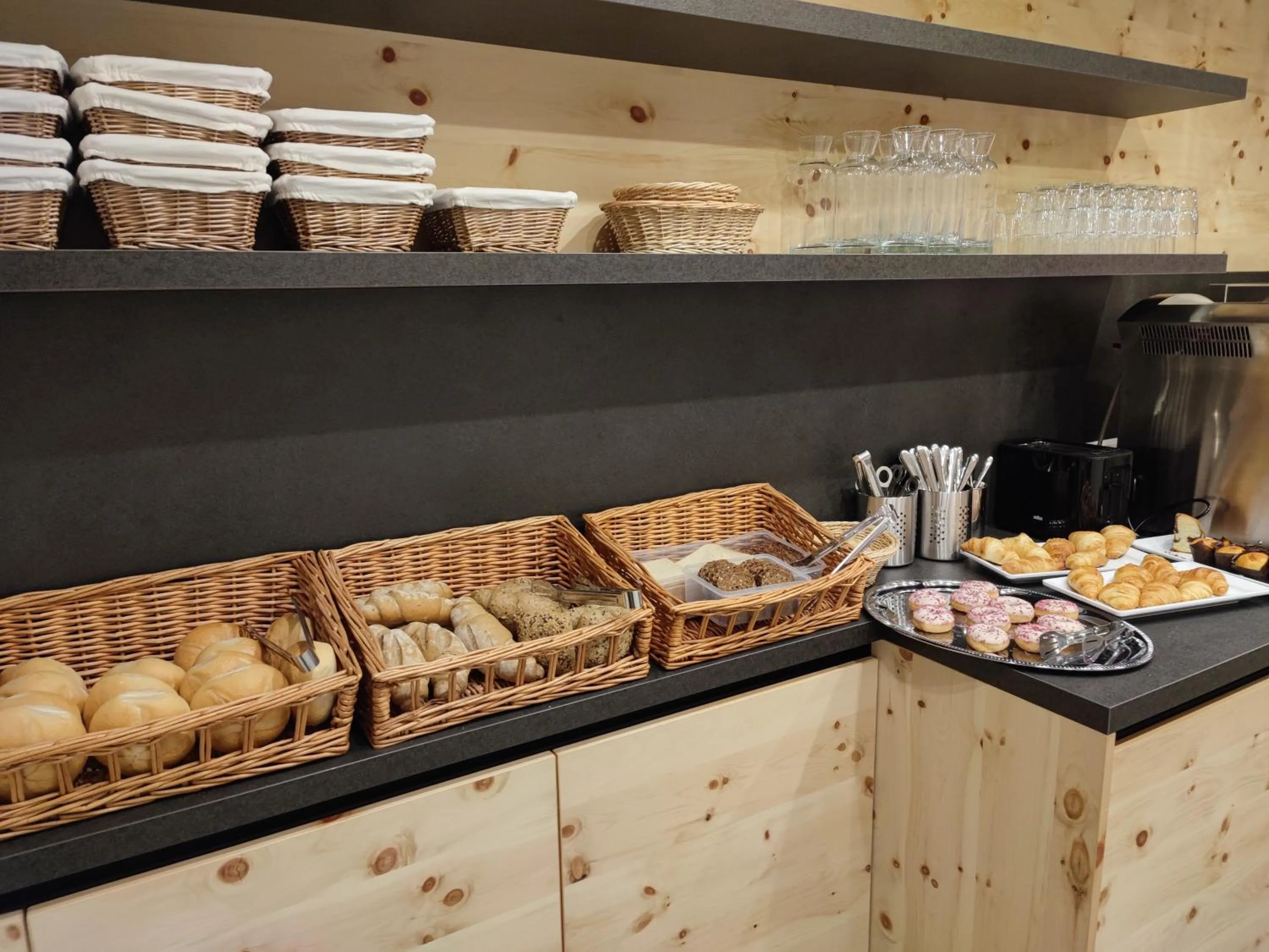 Breakfast in Apart Hotel Ideal