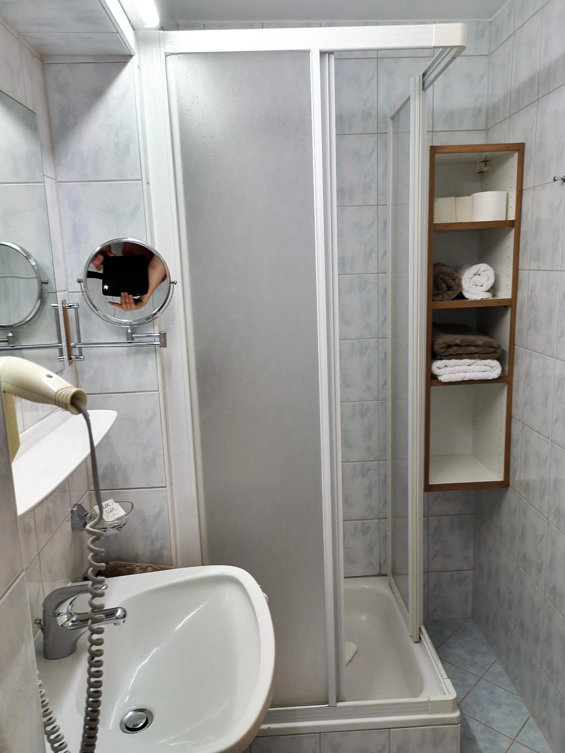 Shower in Apart Hotel Ideal