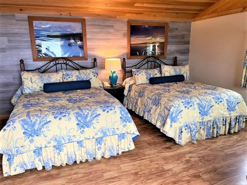 Photo of the whole room, Bed in Colonial Gables Oceanfront Village