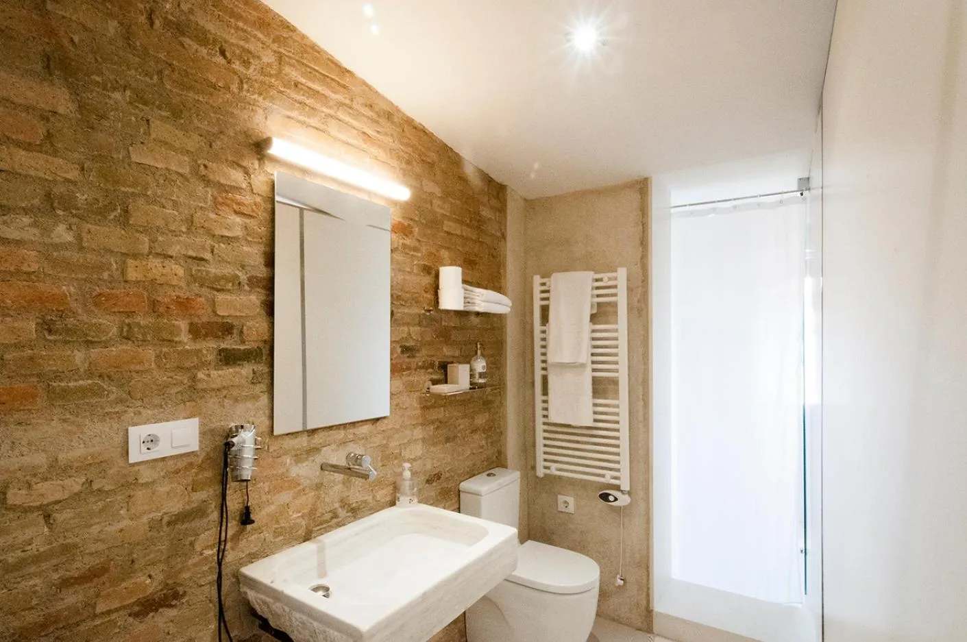 Bathroom in Onyar apartments Rambla de la llibertat 27