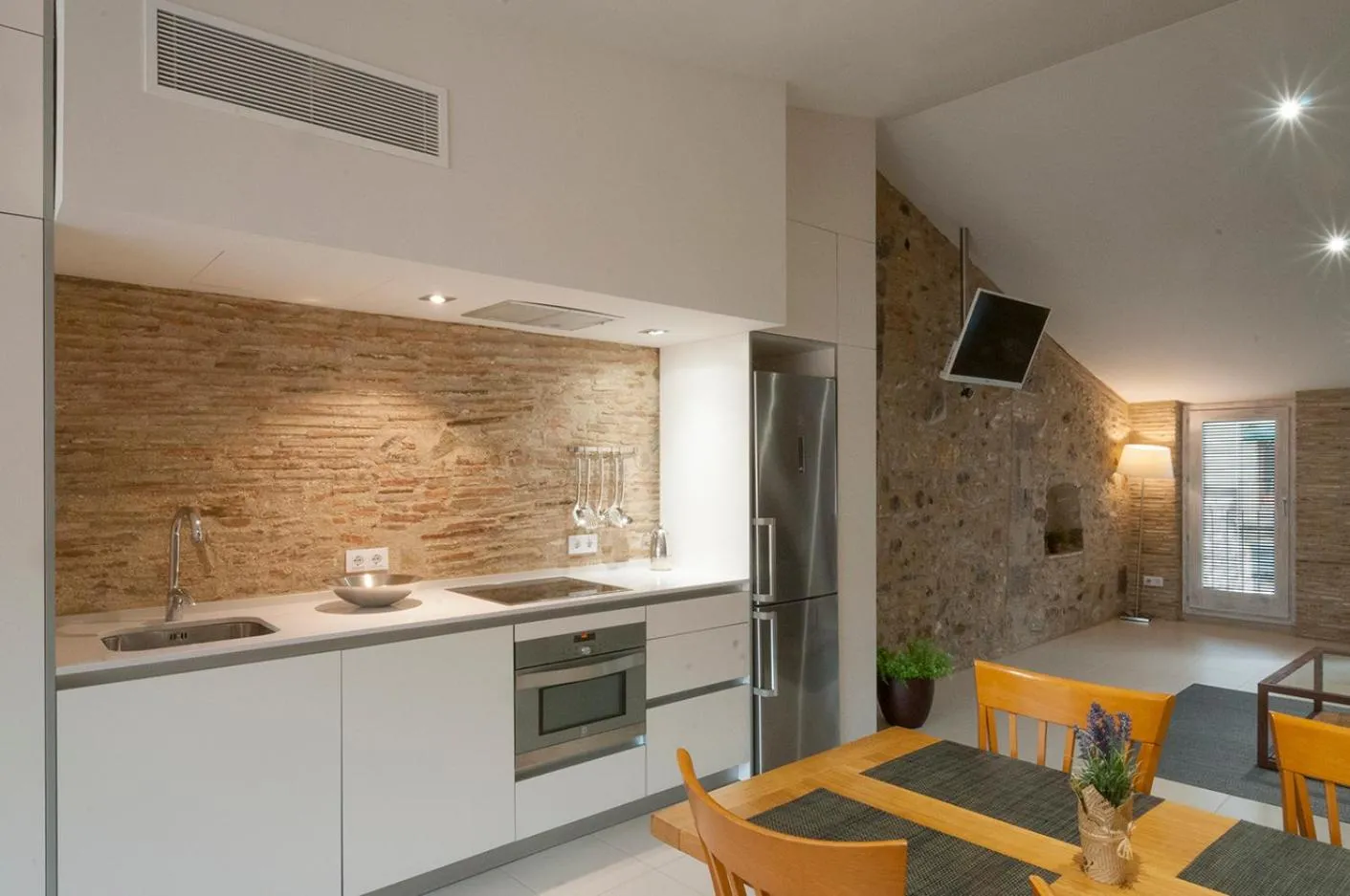 Kitchen or kitchenette in Onyar apartments Rambla de la llibertat 27