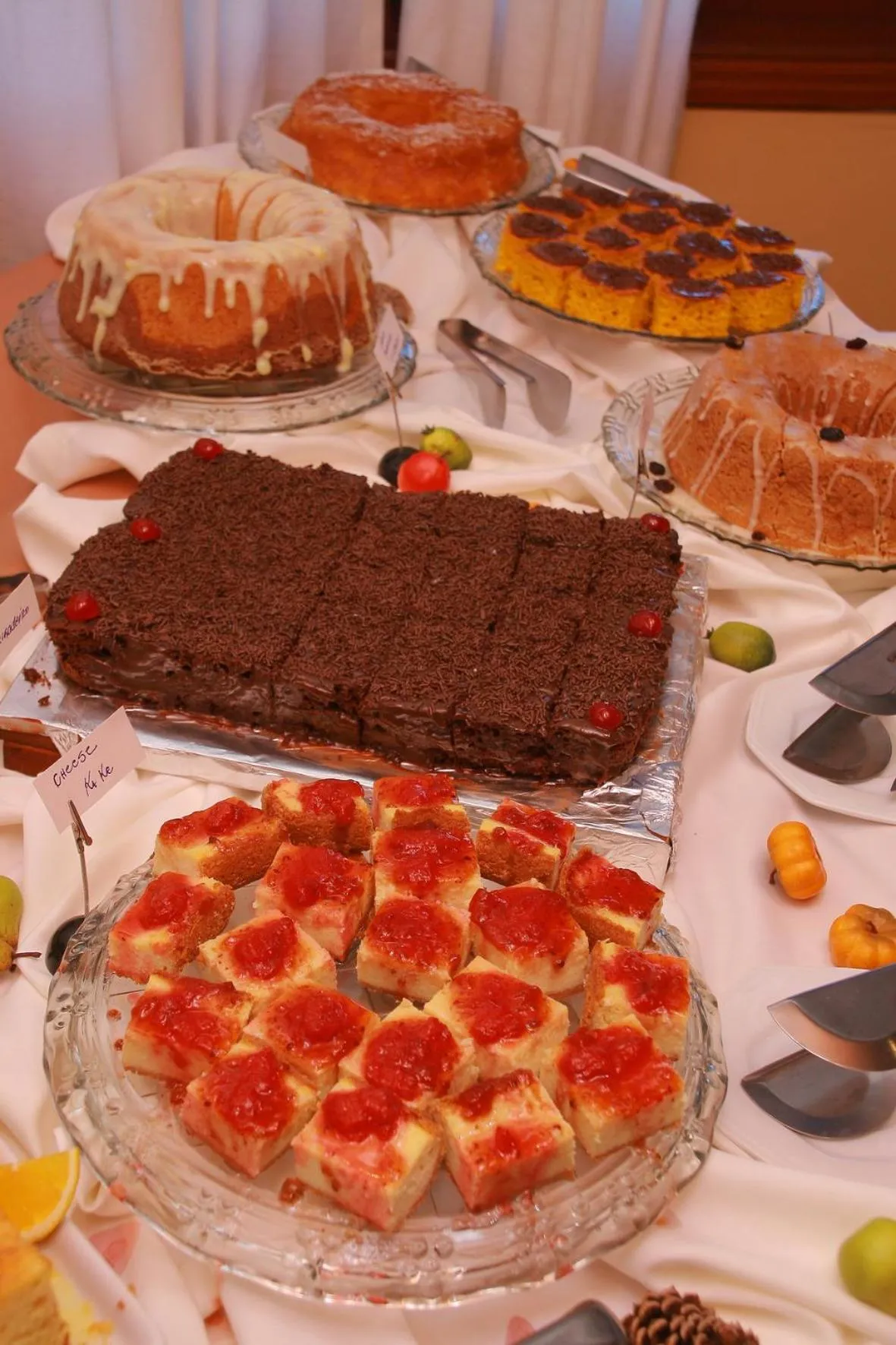 Buffet breakfast in Esquilo Hotel