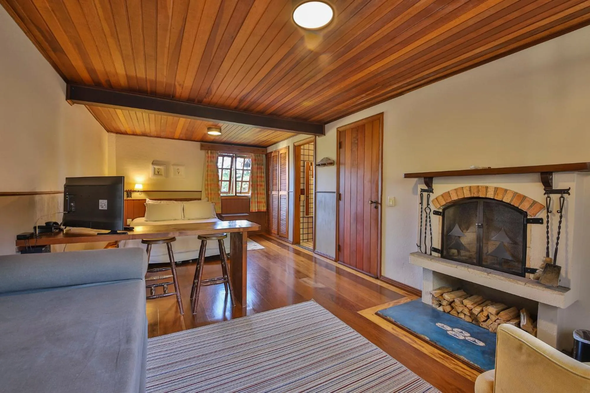 Photo of the whole room in Esquilo Hotel