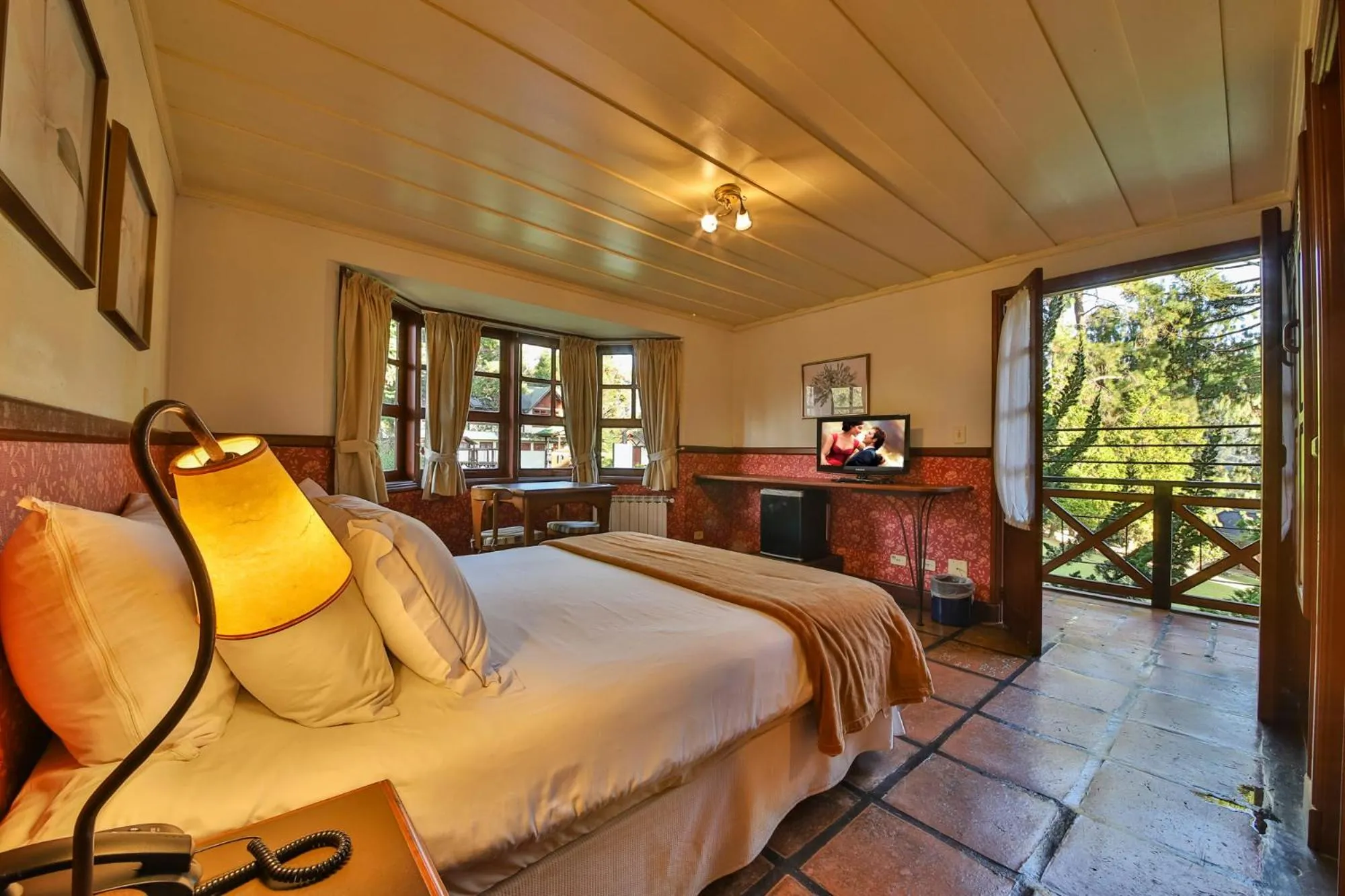 Photo of the whole room, Bed in Esquilo Hotel