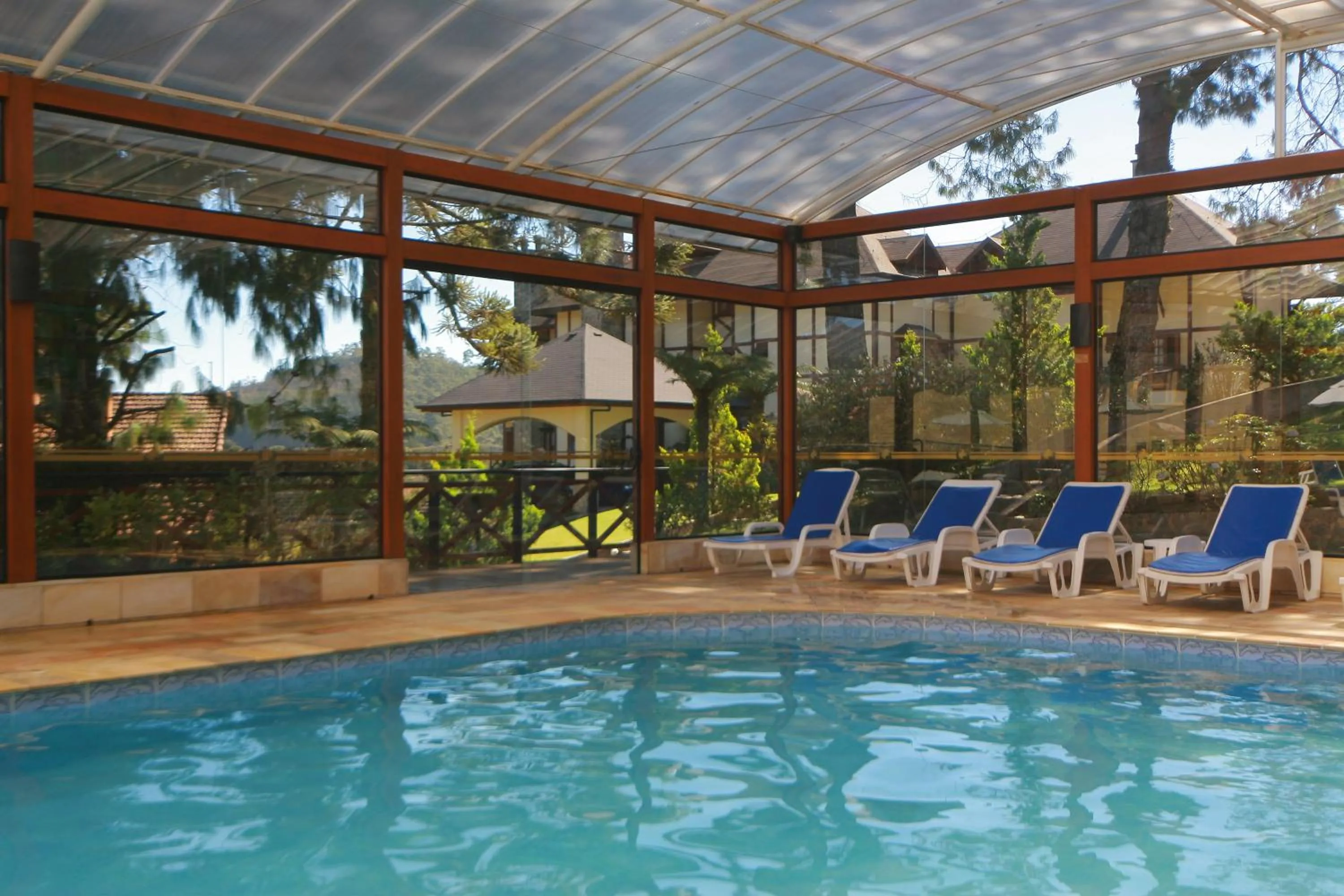 Swimming pool in Esquilo Hotel