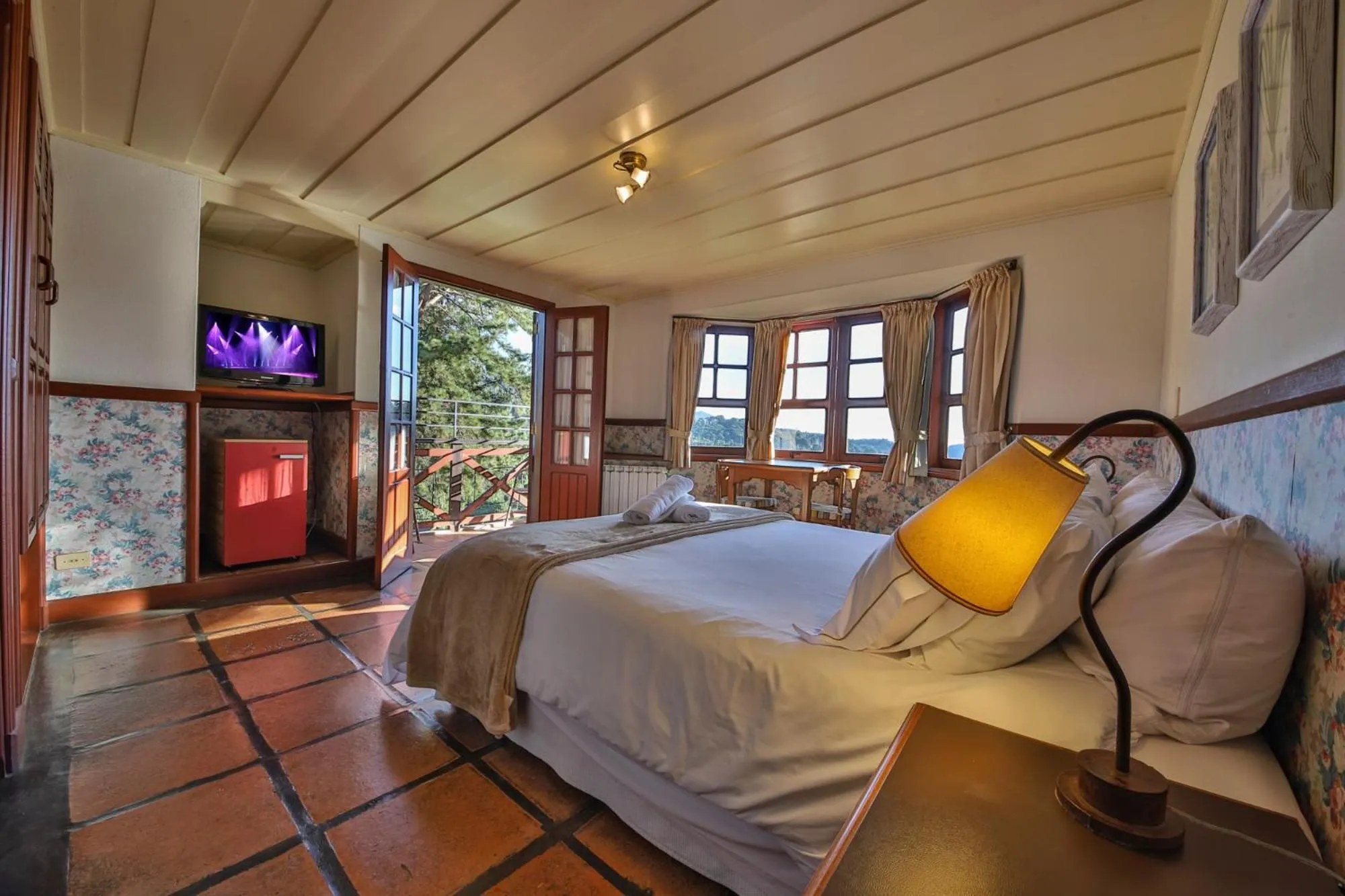 Photo of the whole room, Bed in Esquilo Hotel