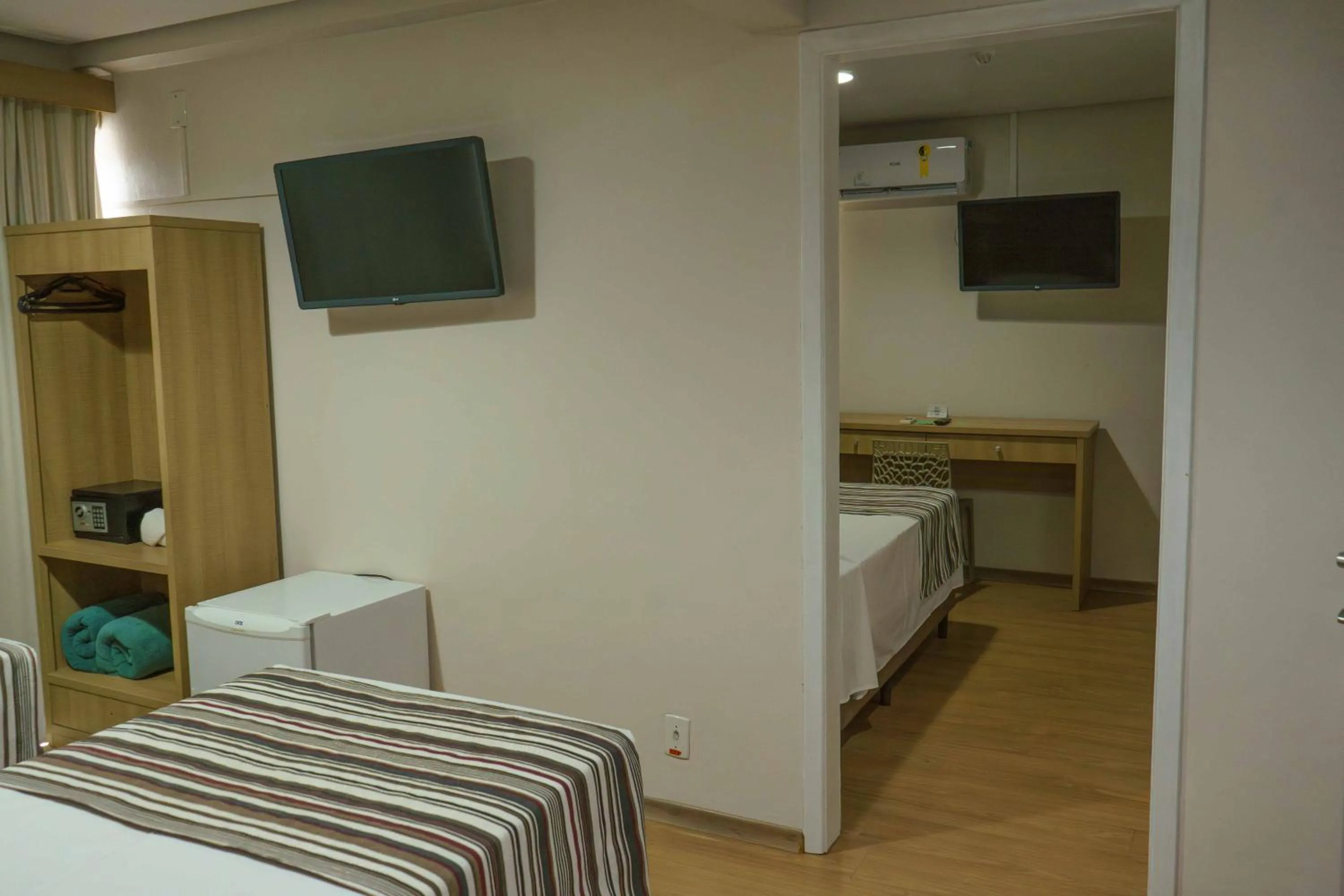 Photo of the whole room, Bed in Hotel Dan Inn Express Porto Alegre by Nacional Inn -Próximo à Arena do Grêmio, Parque Harmonia e Réveillon na Orla do Guaíba