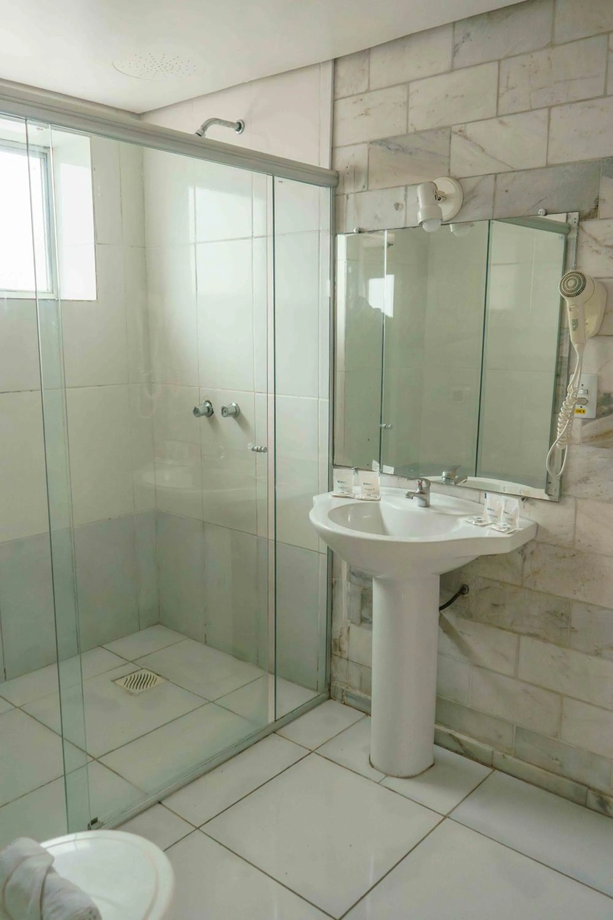 Bathroom in Hotel Dan Inn Express Porto Alegre by Nacional Inn -Próximo à Arena do Grêmio, Parque Harmonia e Réveillon na Orla do Guaíba