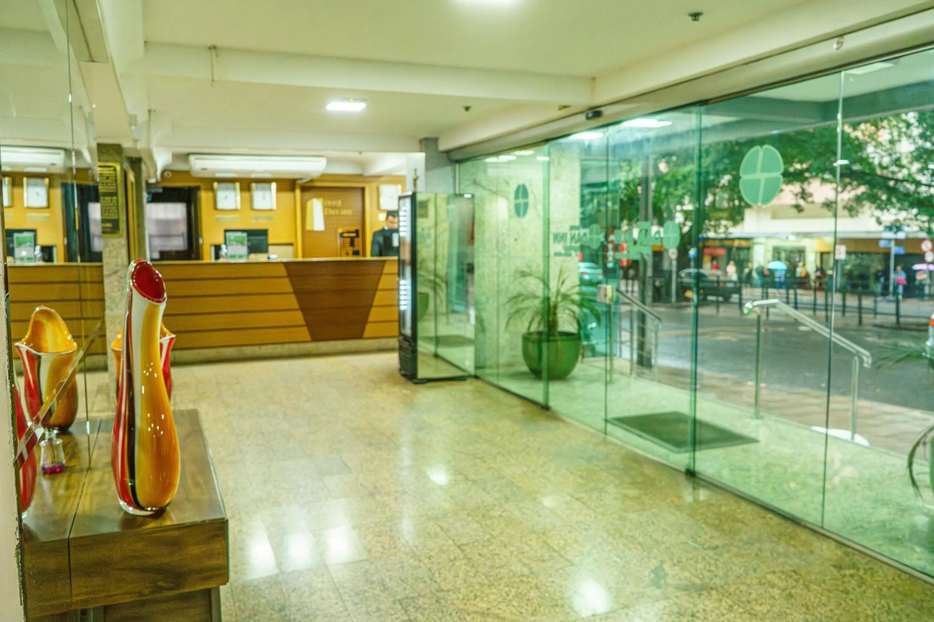 Lobby or reception in Hotel Dan Inn Express Porto Alegre by Nacional Inn -Próximo à Arena do Grêmio, Parque Harmonia e Réveillon na Orla do Guaíba