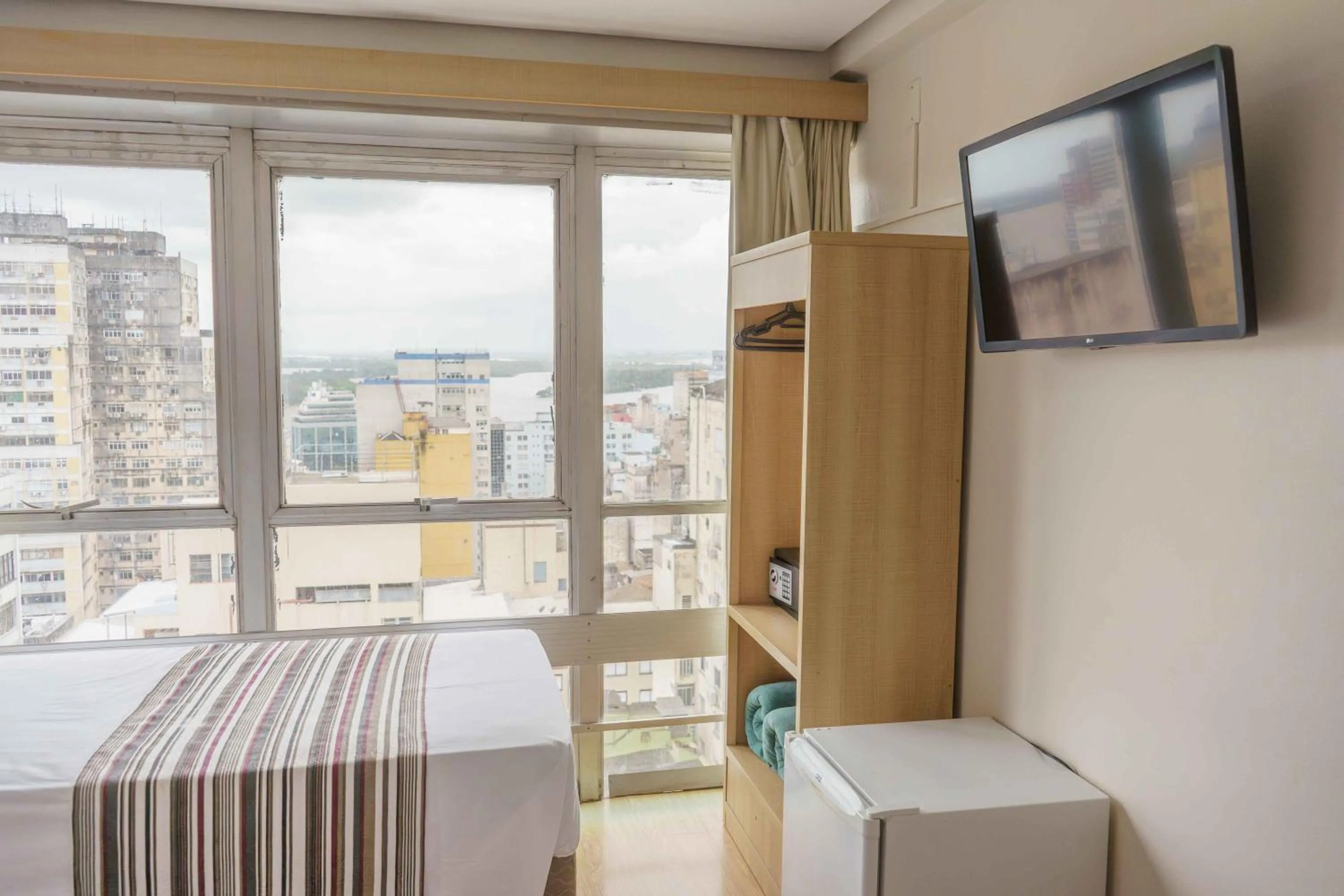 Bedroom, Bed in Hotel Dan Inn Express Porto Alegre by Nacional Inn -Próximo à Arena do Grêmio, Parque Harmonia e Réveillon na Orla do Guaíba