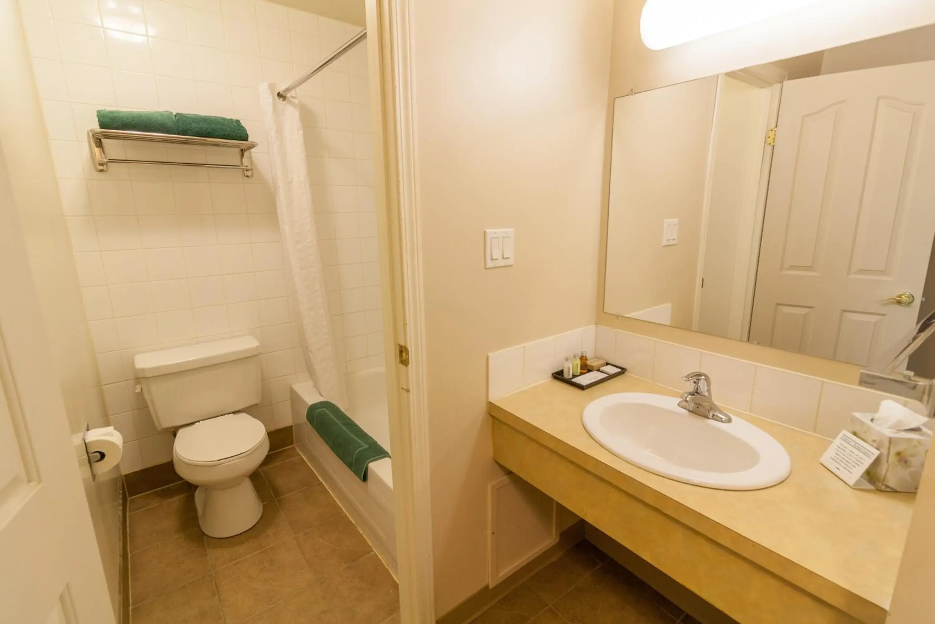 Queen Room - single occupancy - Non Smoking in Best Maple Inn - Drayton Valley Queen Room - single occupancy - Non Smoking in Best Maple Inn - Drayton Valley