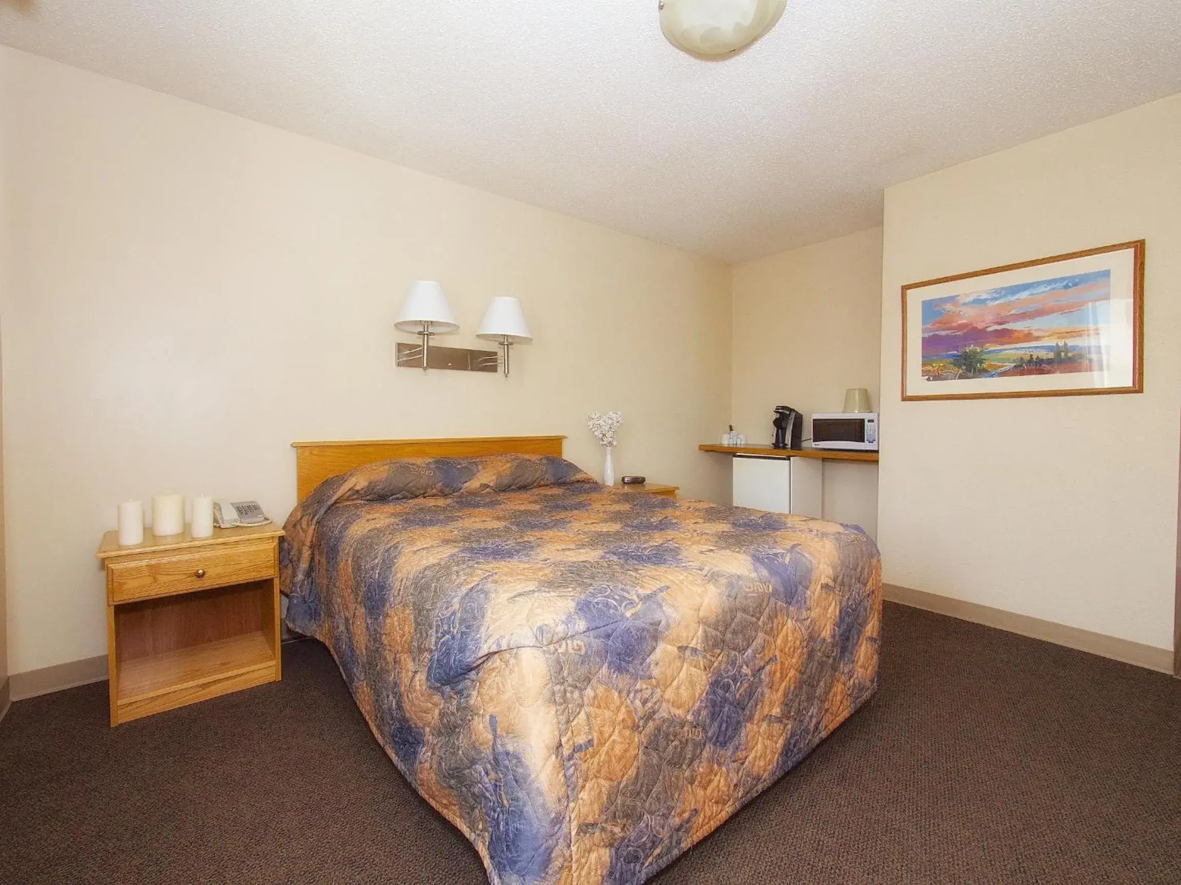 Queen Room - Smoking in Best Maple Inn - Drayton Valley Queen Room - Smoking in Best Maple Inn - Drayton Valley