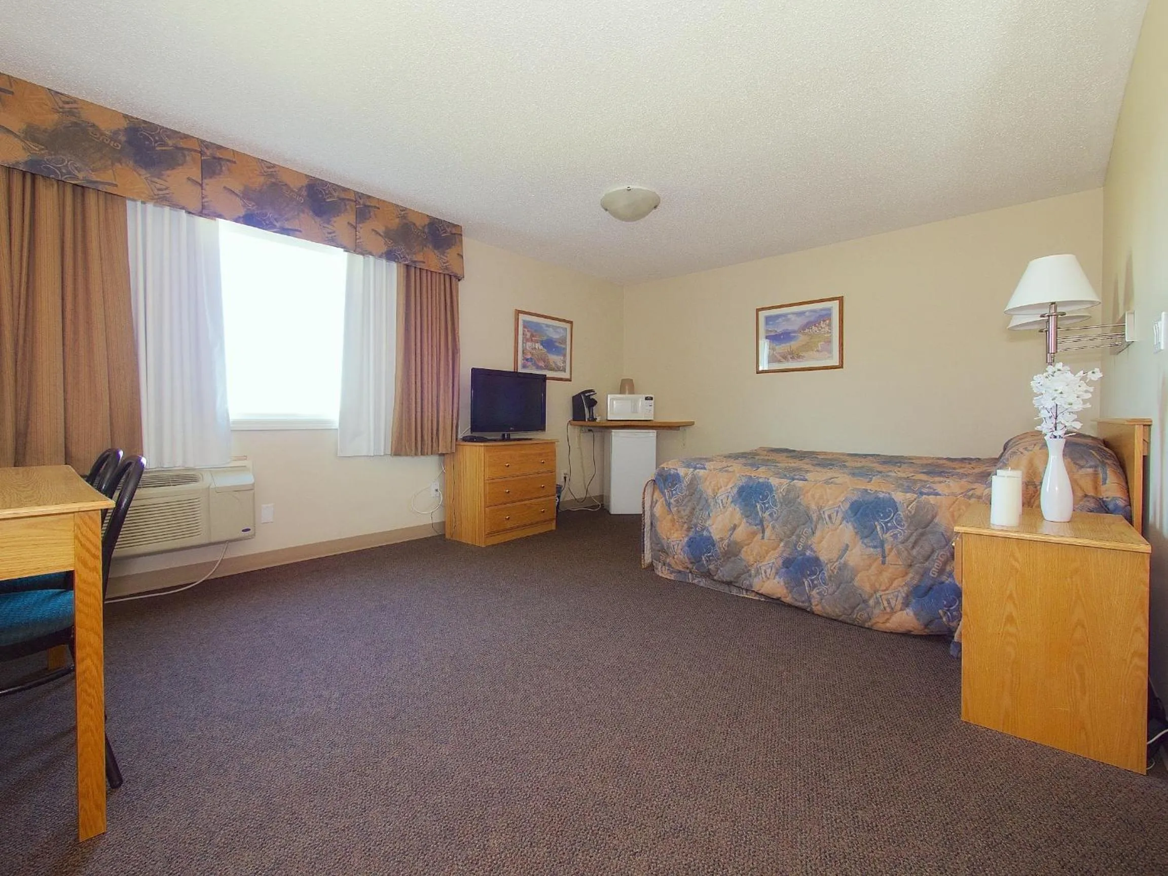 Photo of the whole room, Bed in Best Maple Inn - Drayton Valley
