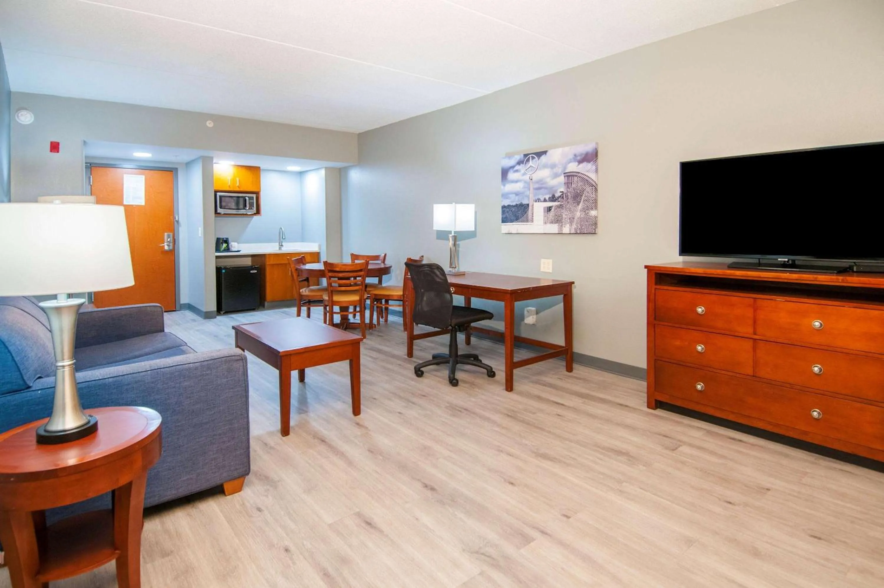 Photo of the whole room in Wingate by Wyndham Tuscaloosa