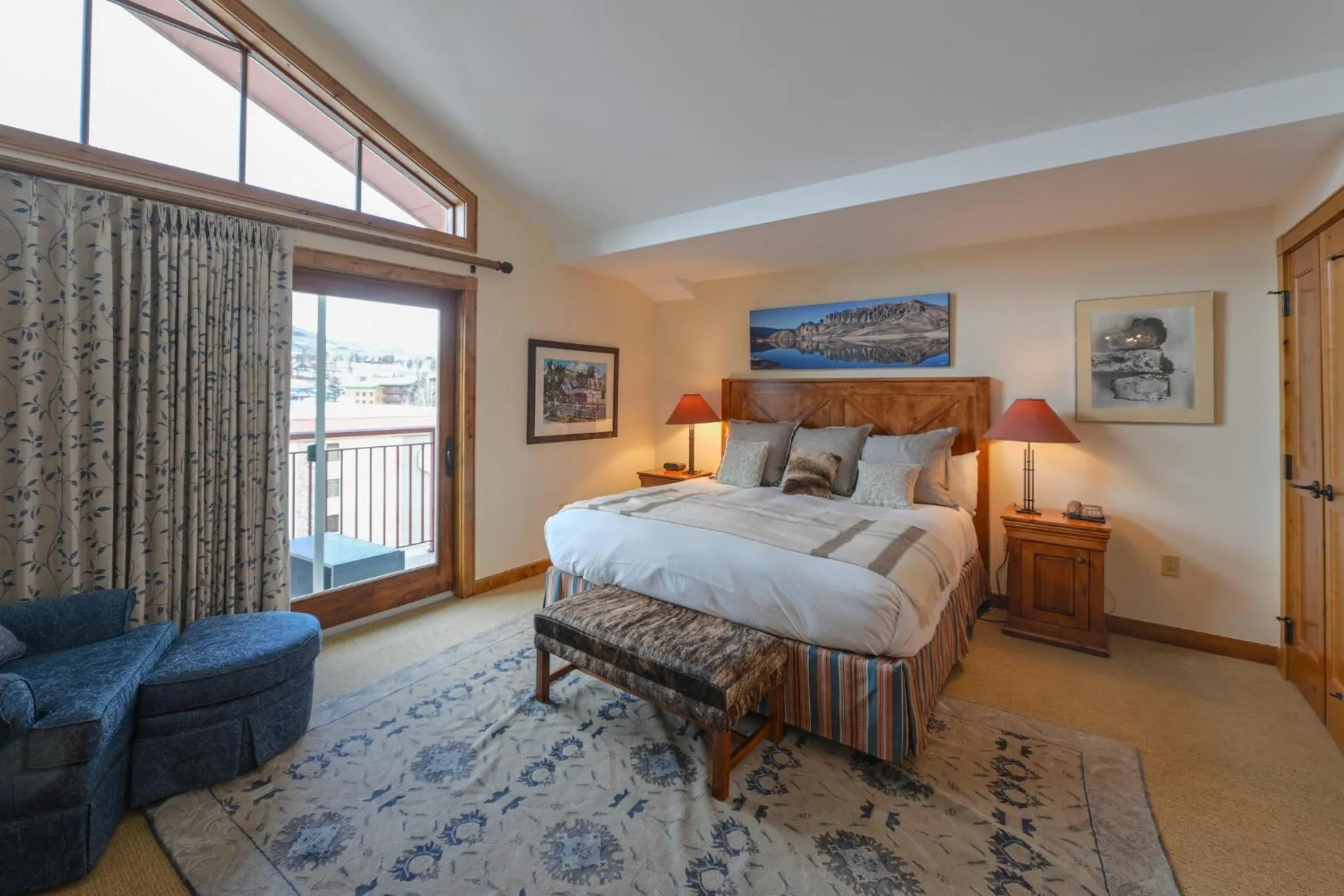 Bedroom, Bed in The Lodge at Mountaineer Square, A Vail Resorts Property
