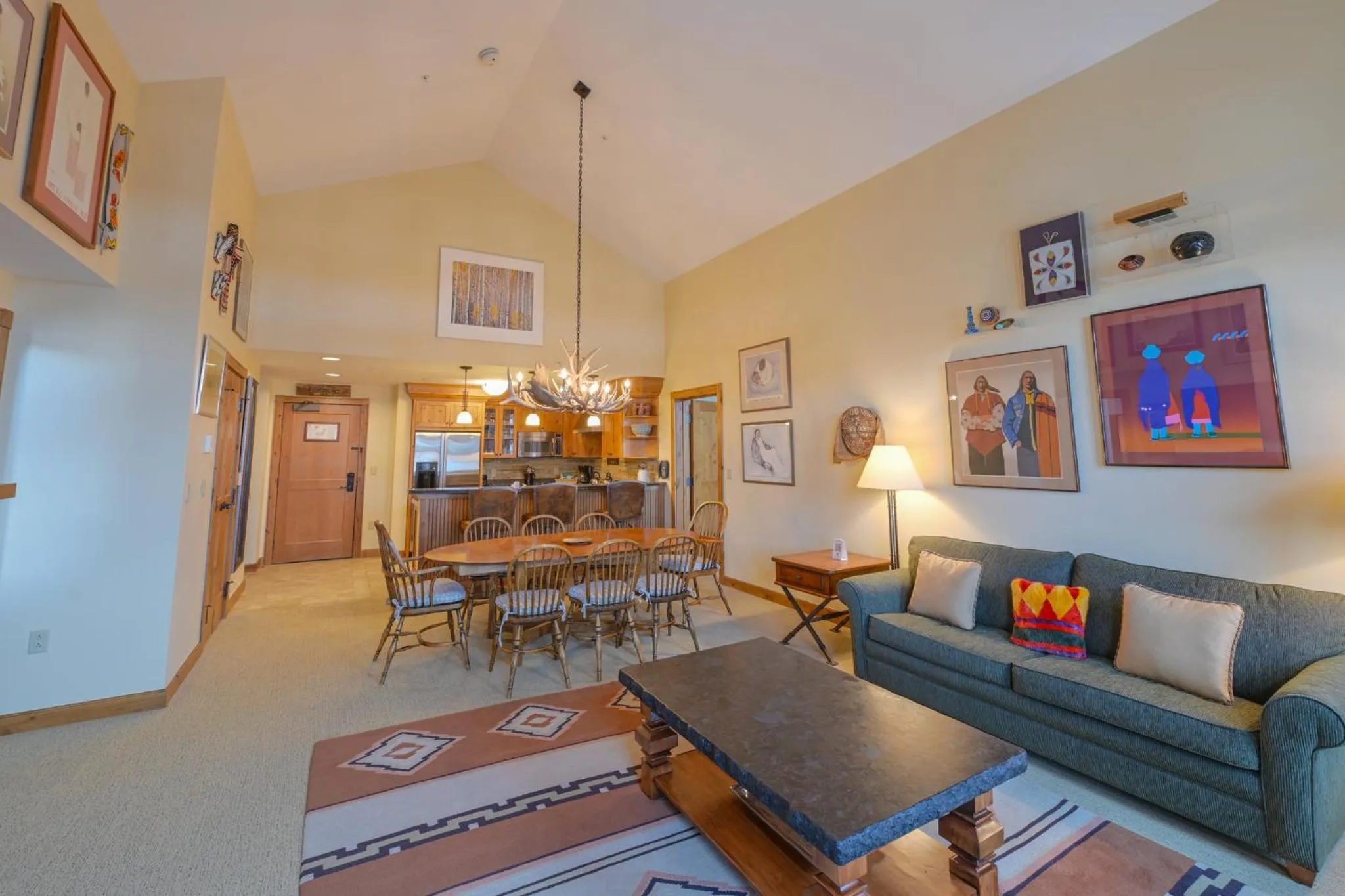 Living room in The Lodge at Mountaineer Square, A Vail Resorts Property