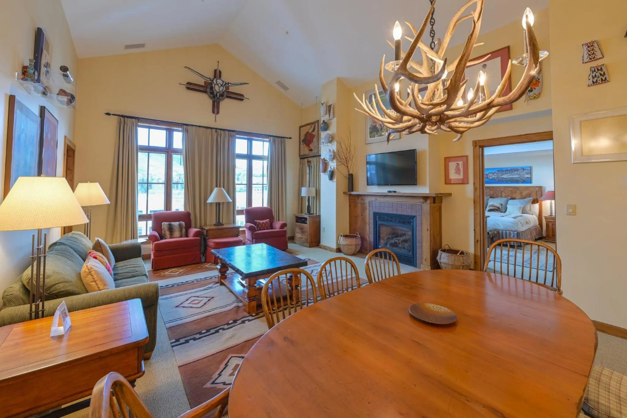 Living room in The Lodge at Mountaineer Square, A Vail Resorts Property