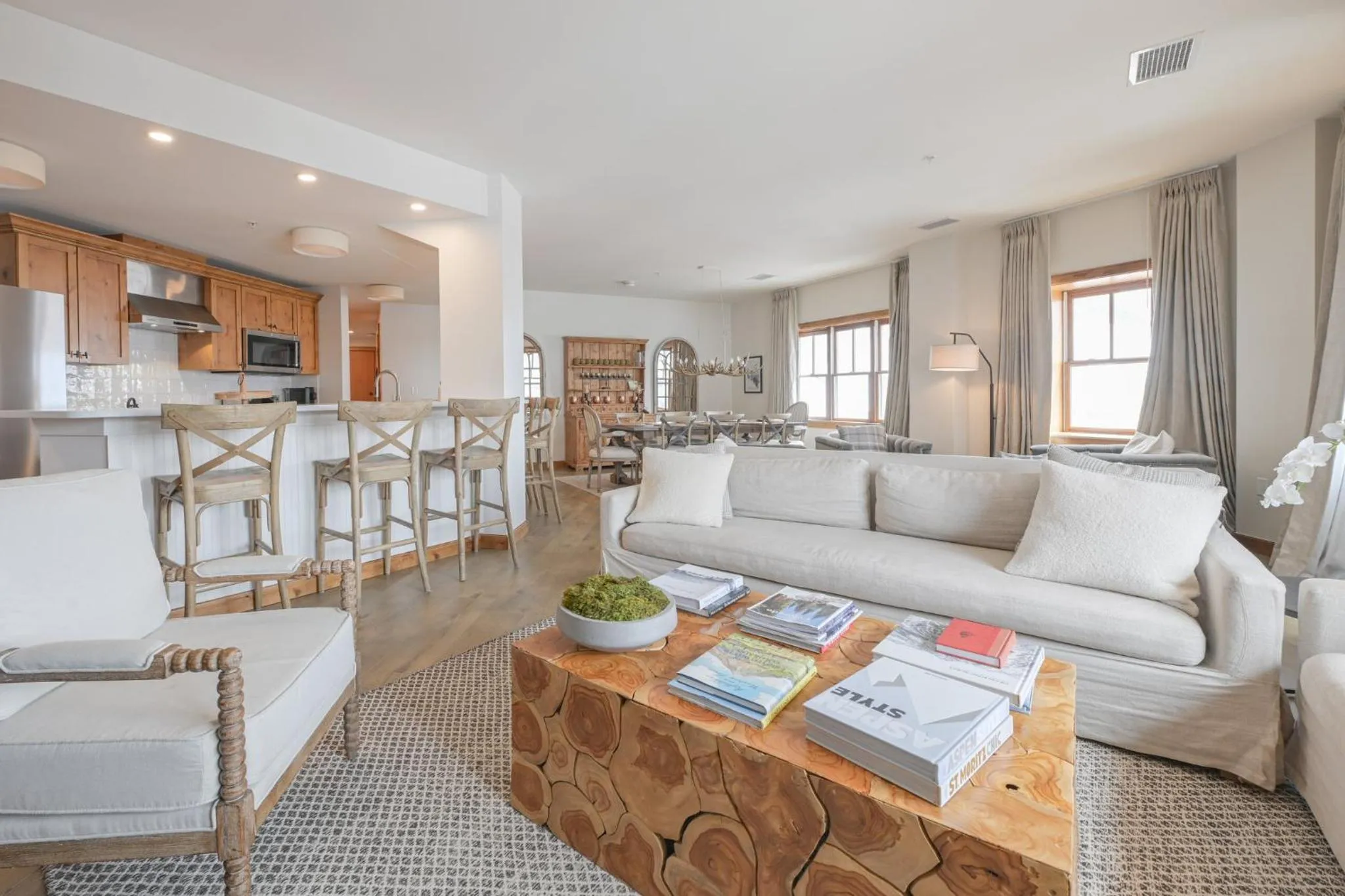 Living room in The Lodge at Mountaineer Square, A Vail Resorts Property