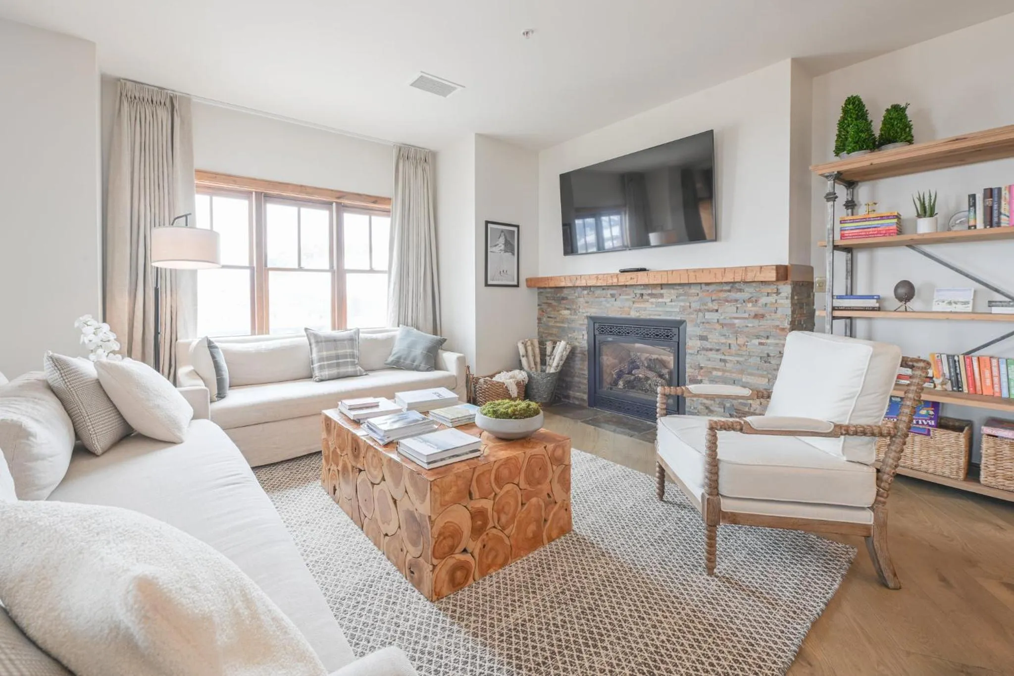 Living room in The Lodge at Mountaineer Square, A Vail Resorts Property