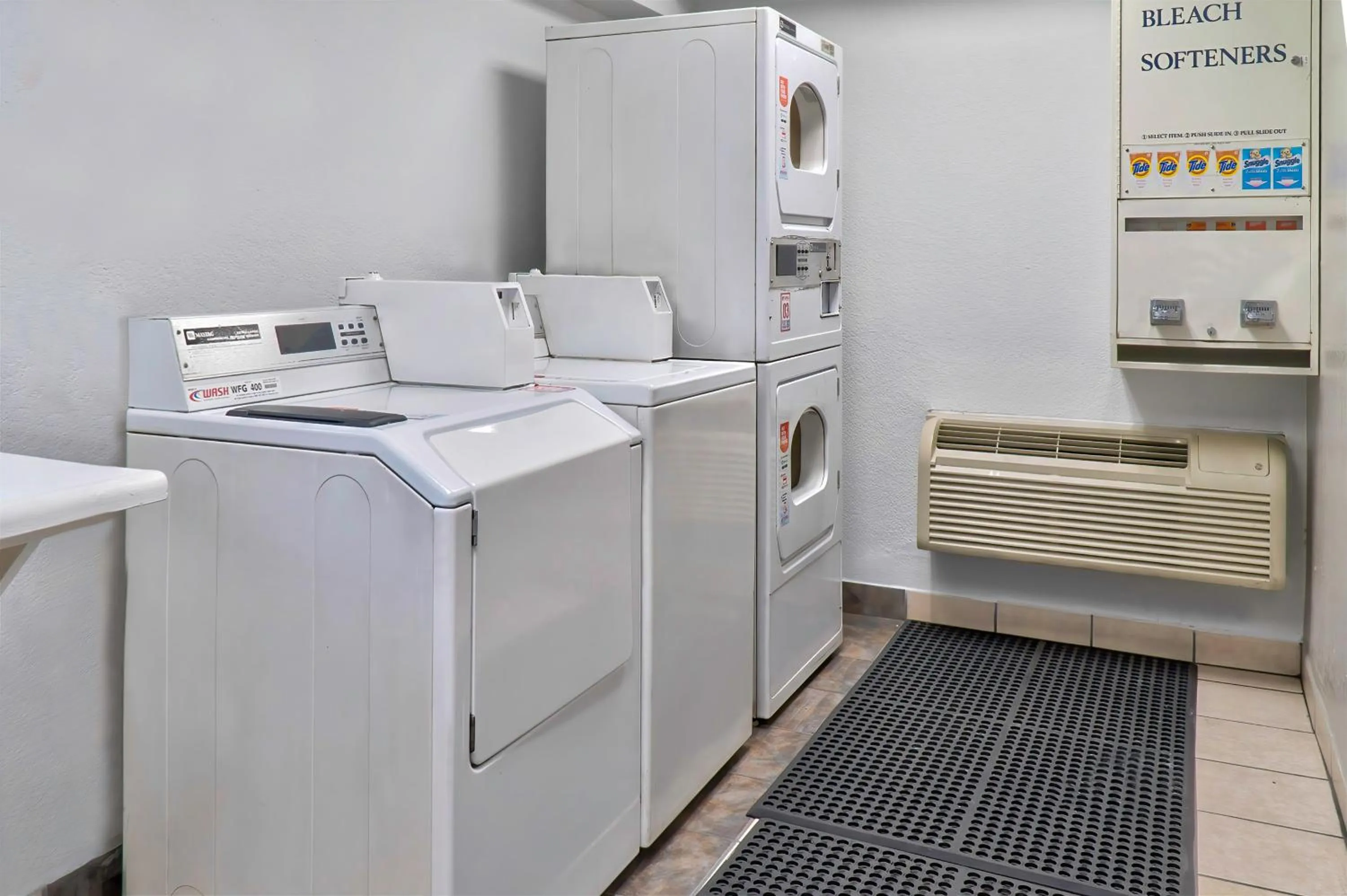 washing machine in Motel 6-El Monte, CA - Los Angeles