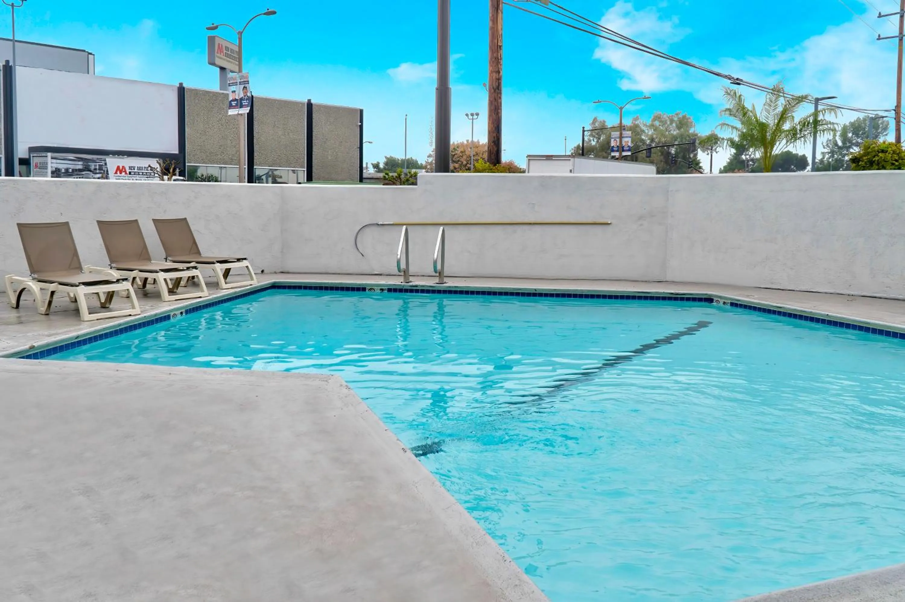 Swimming pool in Motel 6-El Monte, CA - Los Angeles