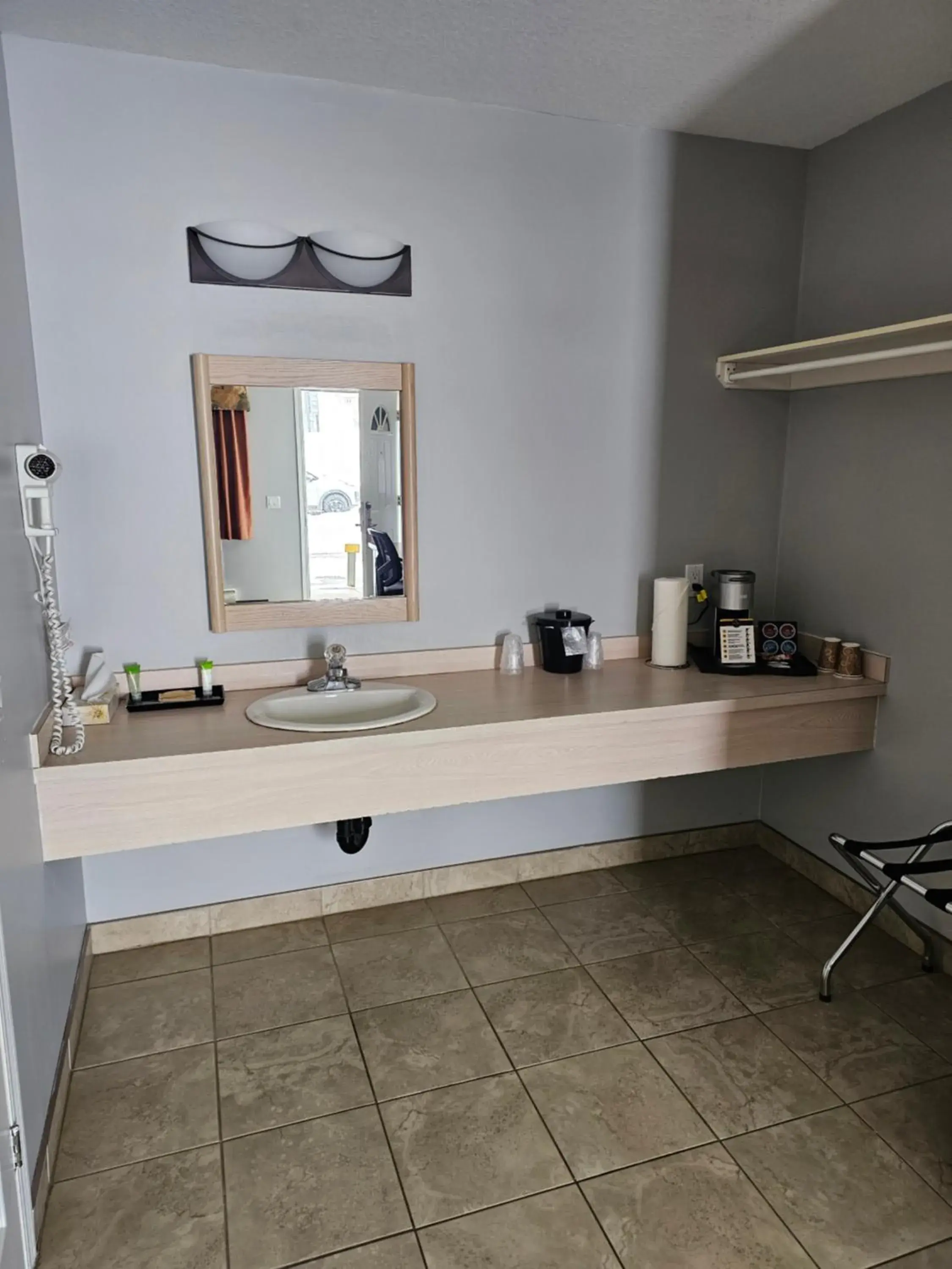 Queen Room - Disability Access in BCMInns - Coleman Queen Room - Disability Access in BCMInns - Coleman