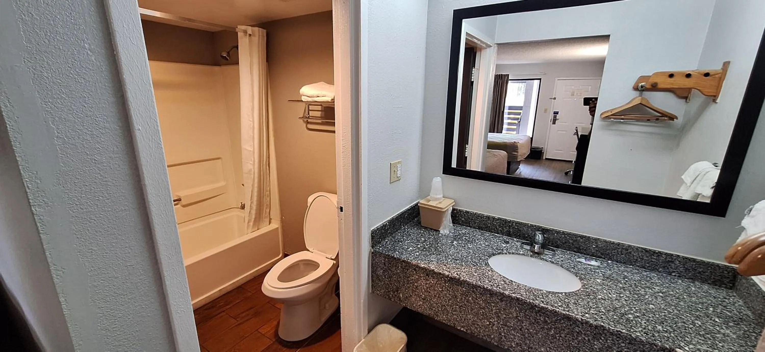 Bathroom in Motel 6 Knoxville, Tn - East