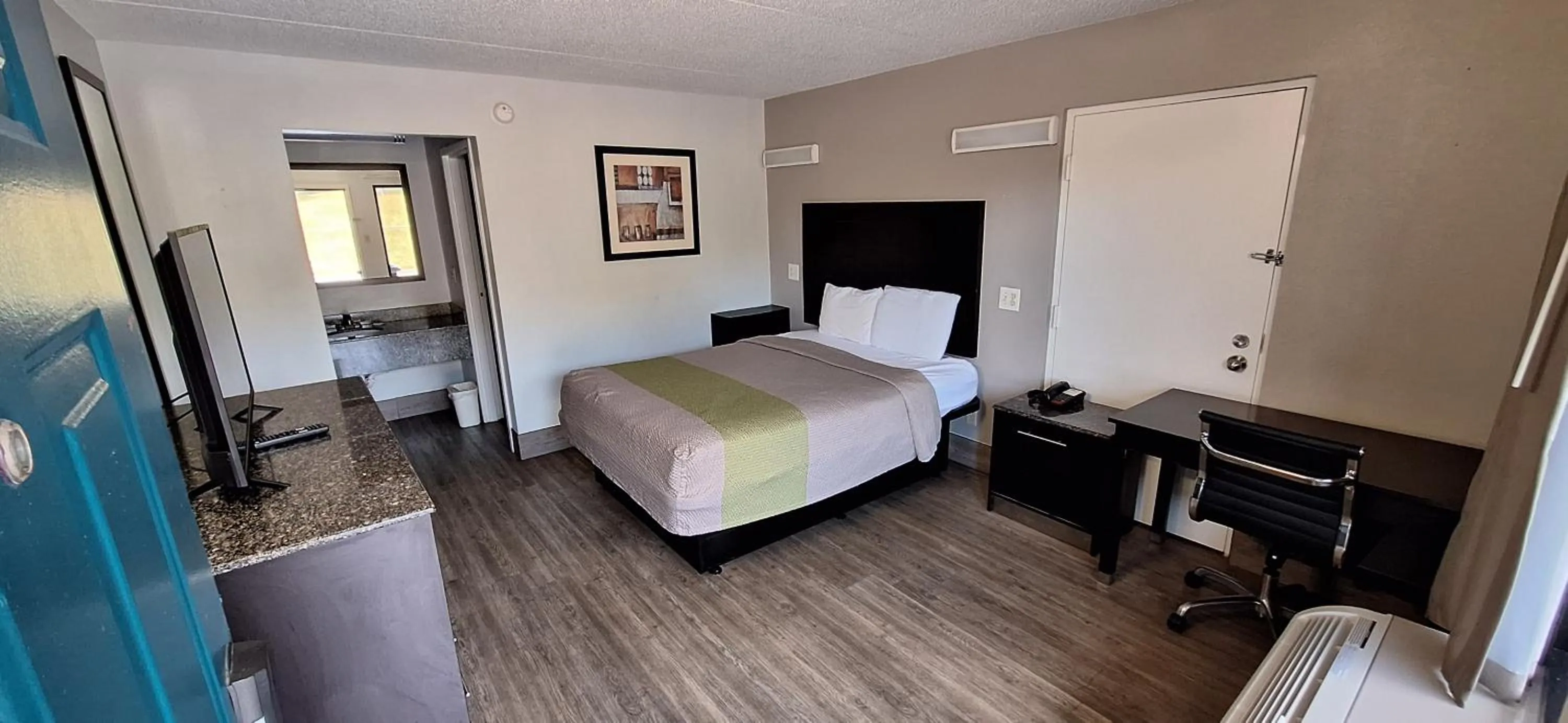 Bed in Motel 6 Knoxville, Tn - East