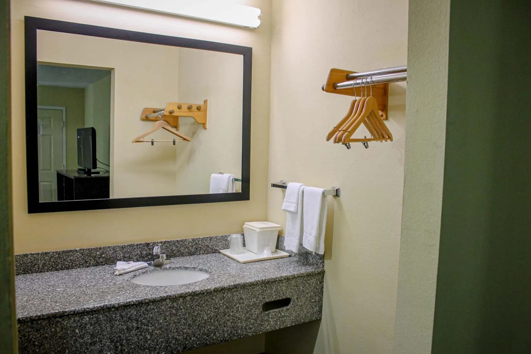 Bathroom in Motel 6 Knoxville, Tn - East
