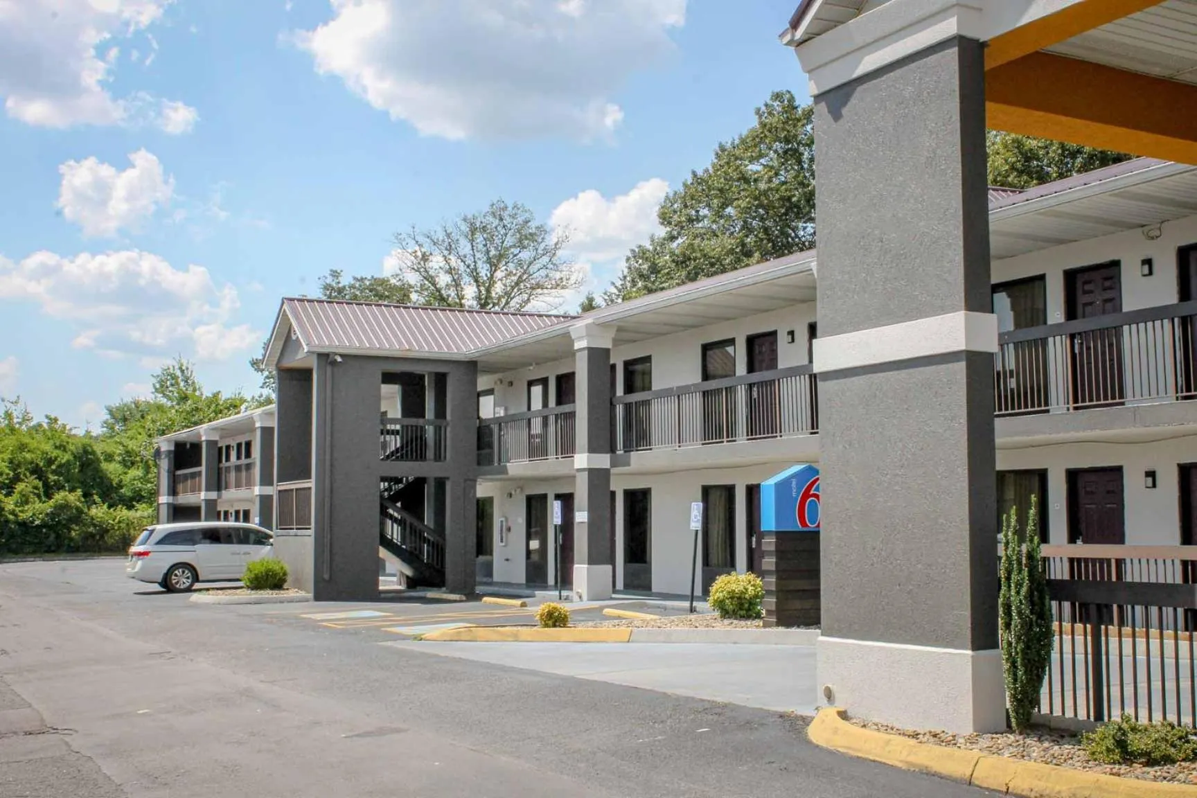 Property building in Motel 6 Knoxville, Tn - East