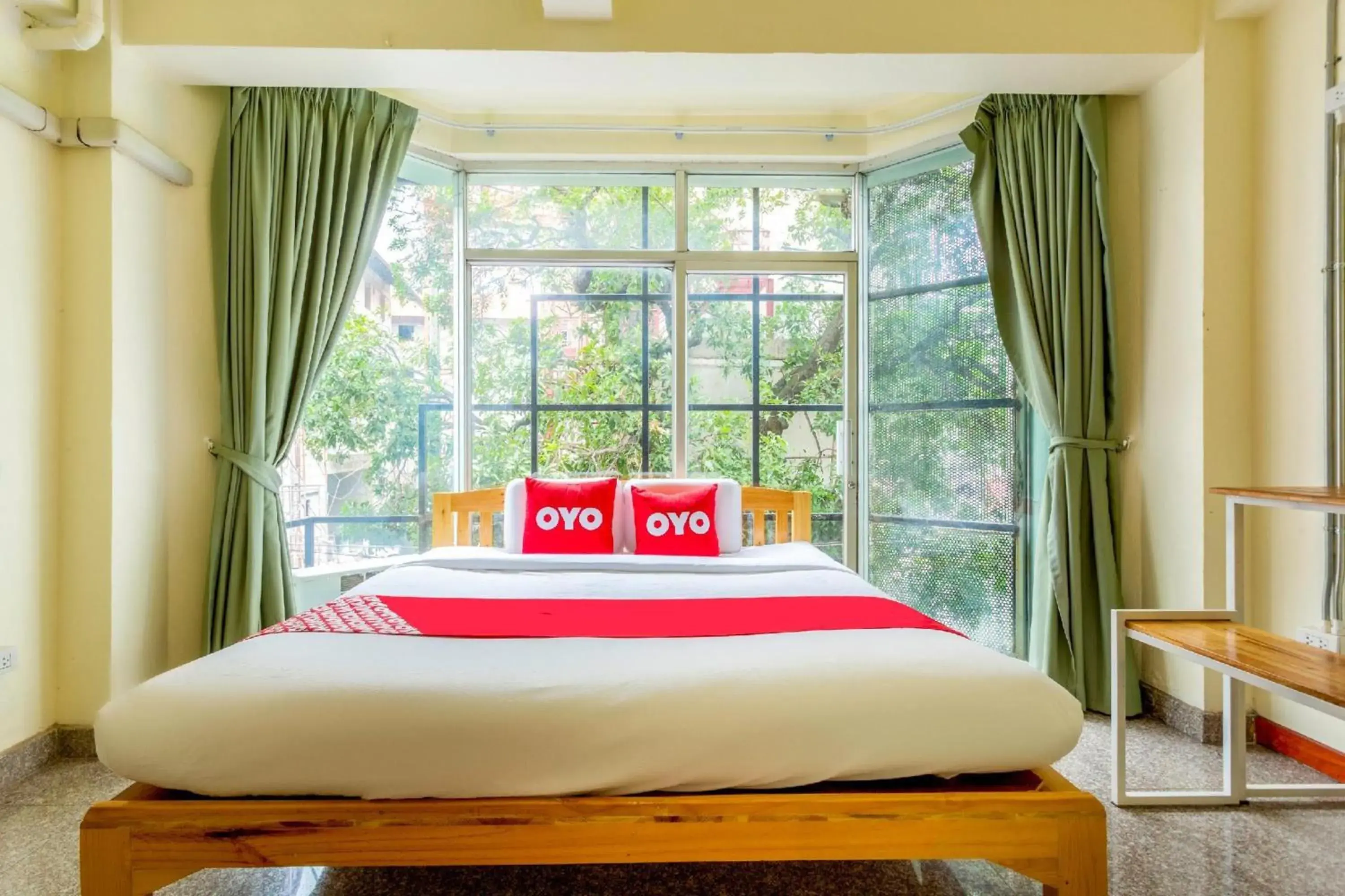 Double Room with Shared Bathroom in OYO 928 Leaf Hostel Double Room with Shared Bathroom in OYO 928 Leaf Hostel