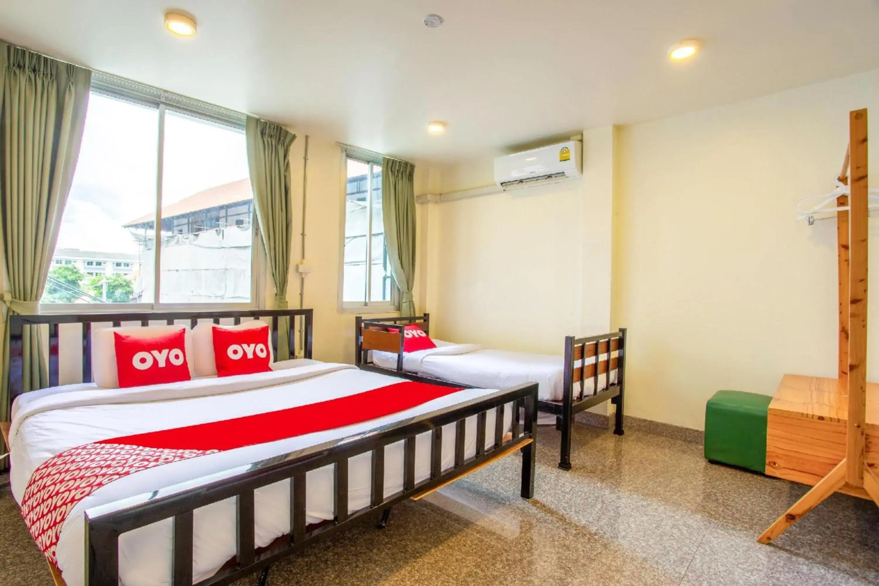 Triple Room in OYO 928 Leaf Hostel Triple Room in OYO 928 Leaf Hostel