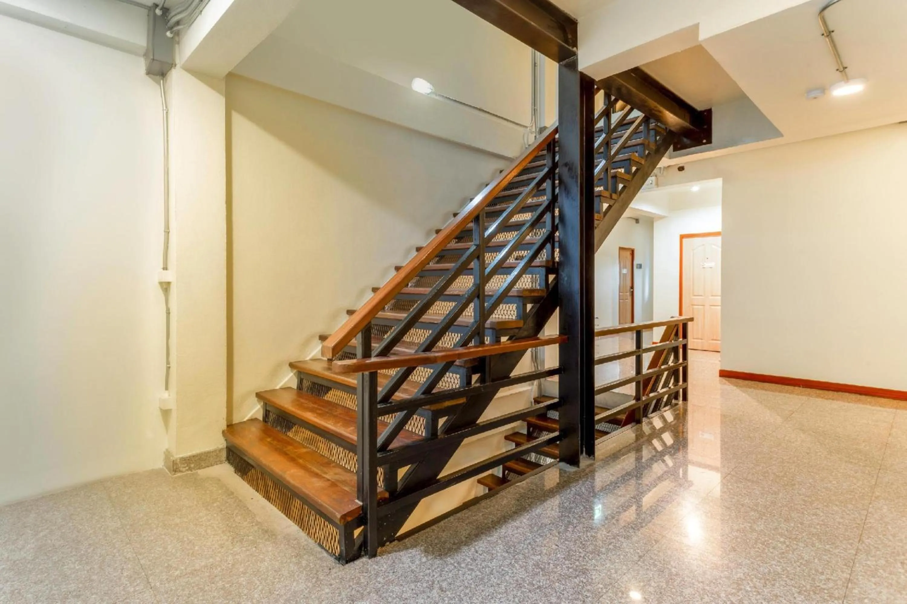 Lobby or reception in OYO 928 Leaf Hostel