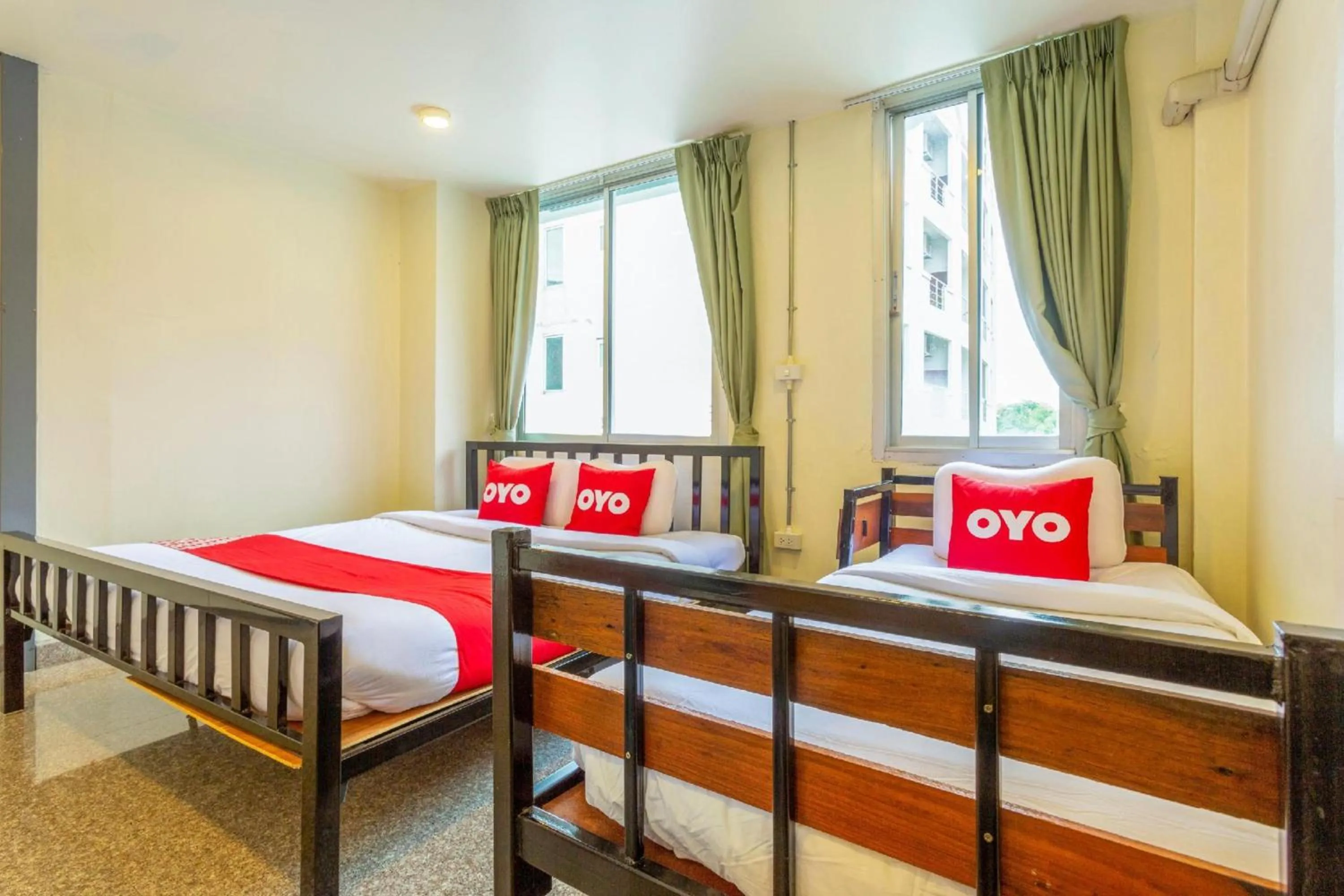 Photo of the whole room, Bed in OYO 928 Leaf Hostel