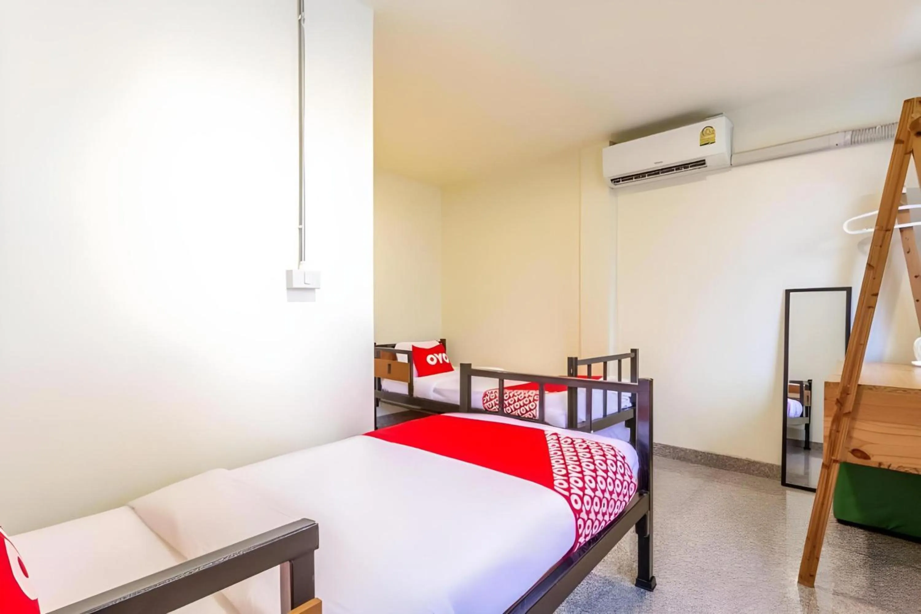 Photo of the whole room, Bed in OYO 928 Leaf Hostel