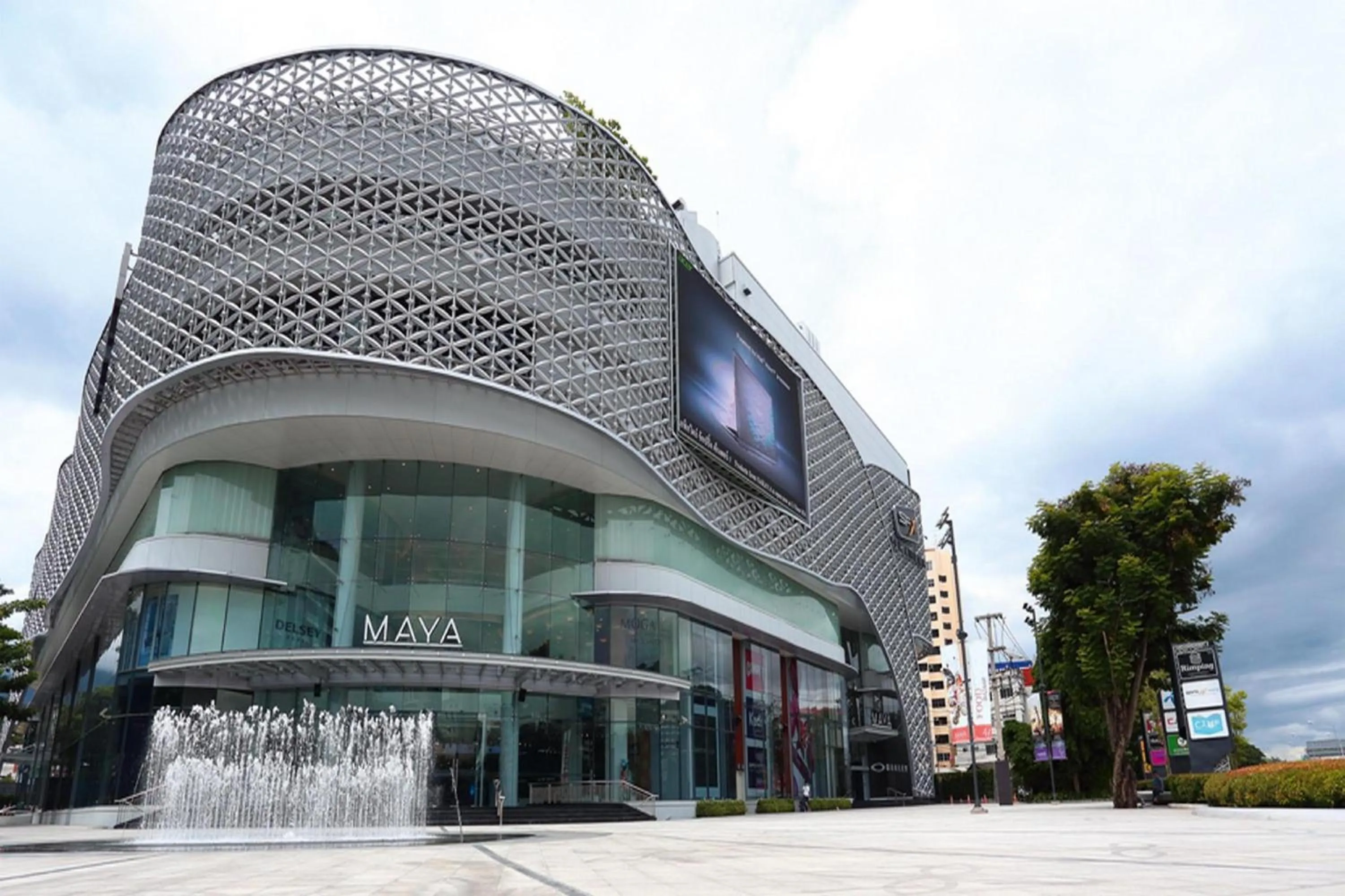 Property building in OYO 928 Leaf Hostel