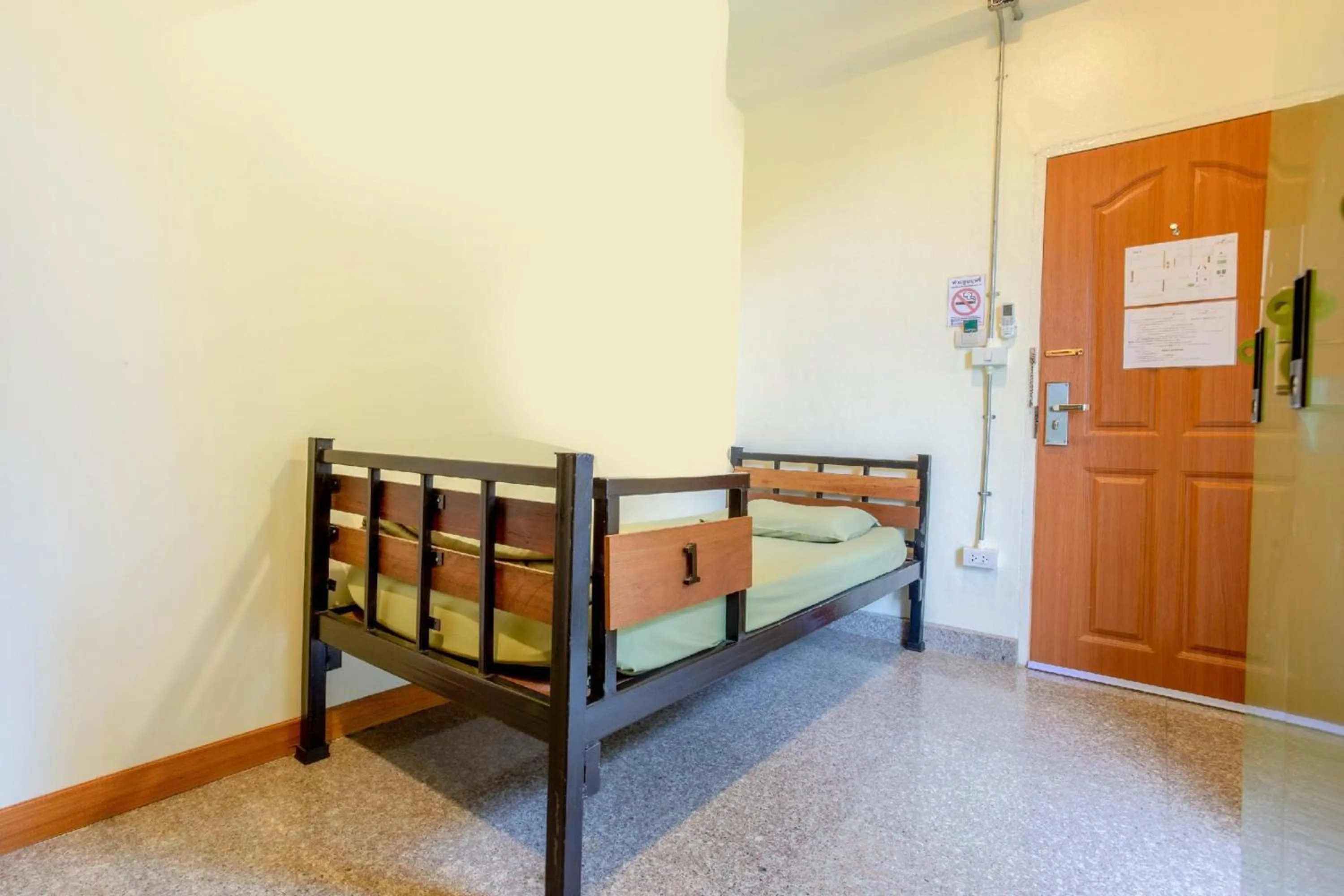 Photo of the whole room, Bed in OYO 928 Leaf Hostel